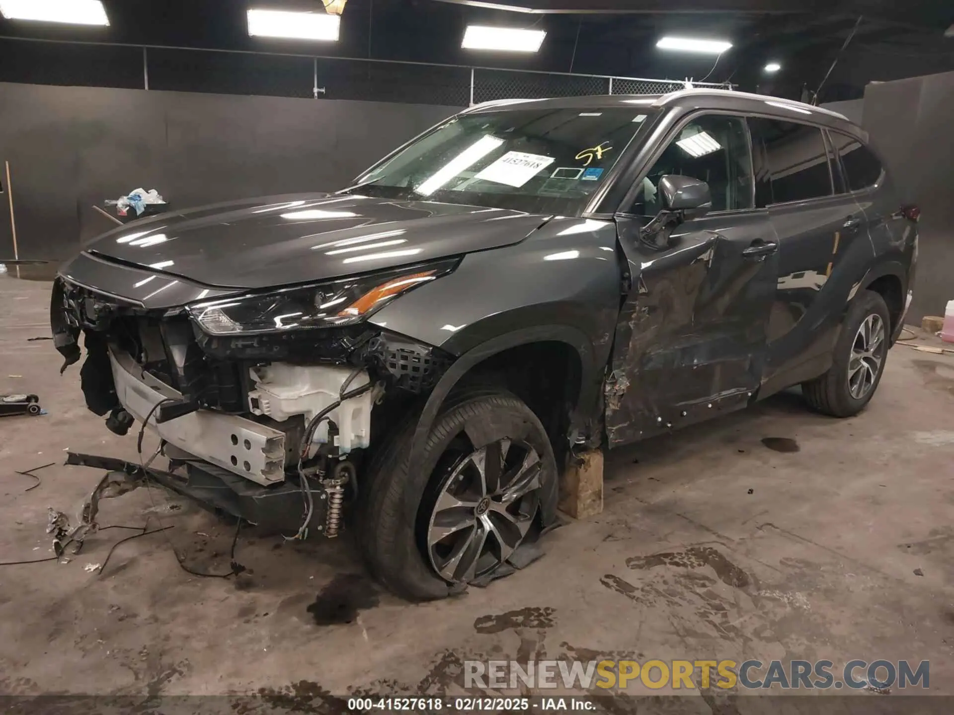 2 Photograph of a damaged car 5TDGZRAH2NS544100 TOYOTA HIGHLANDER 2022
