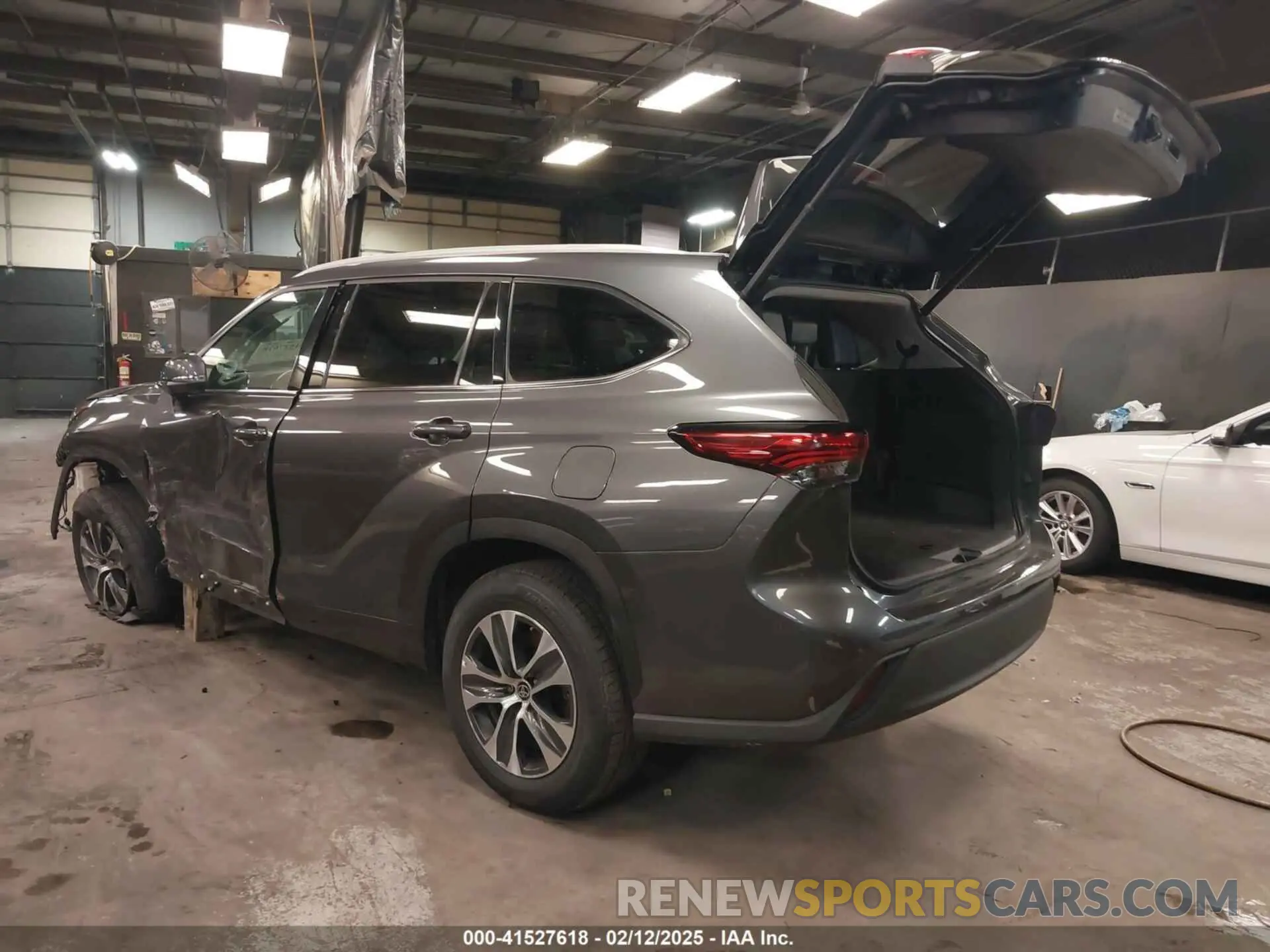 3 Photograph of a damaged car 5TDGZRAH2NS544100 TOYOTA HIGHLANDER 2022