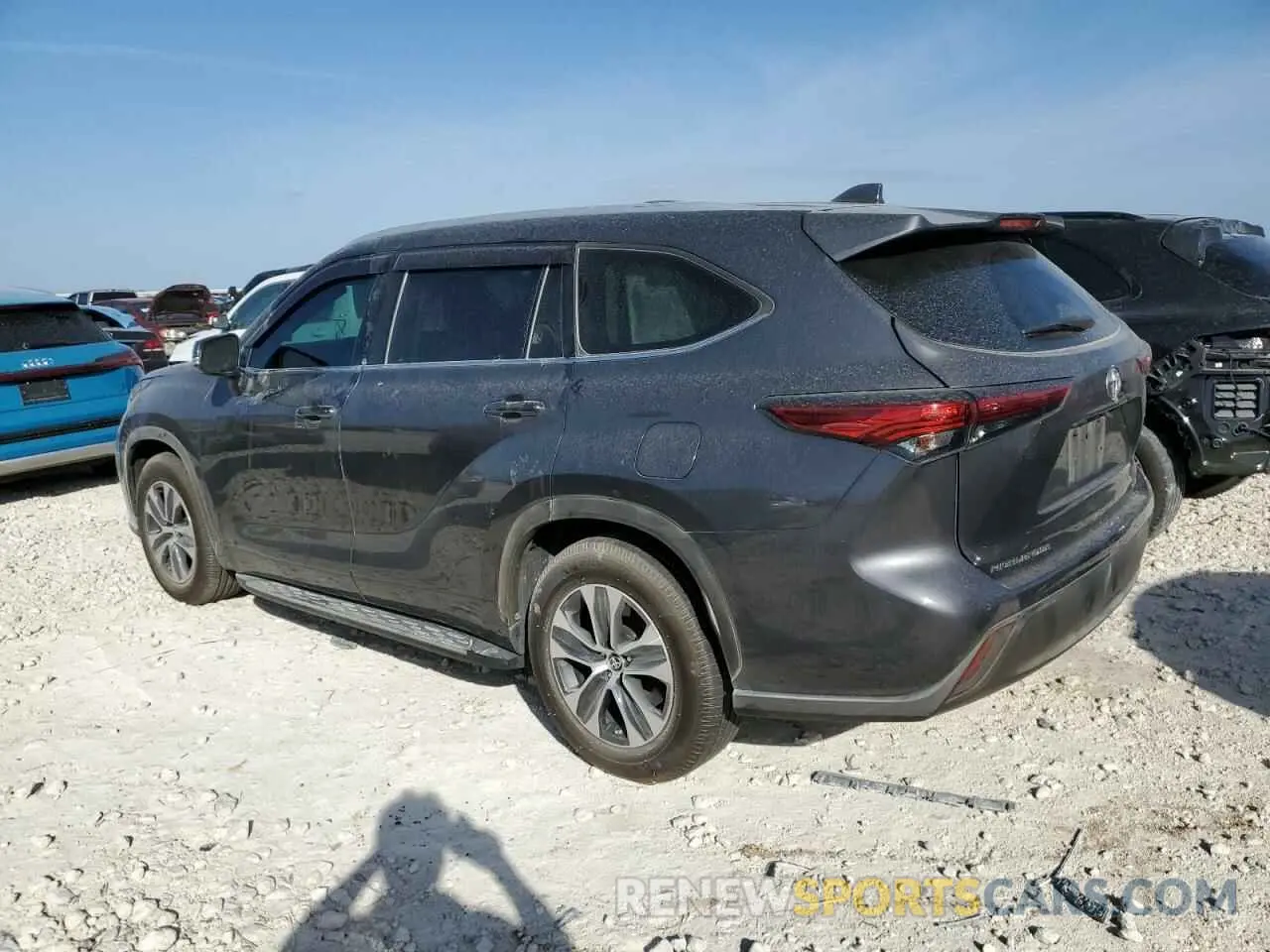 2 Photograph of a damaged car 5TDGZRAH2NS546672 TOYOTA HIGHLANDER 2022