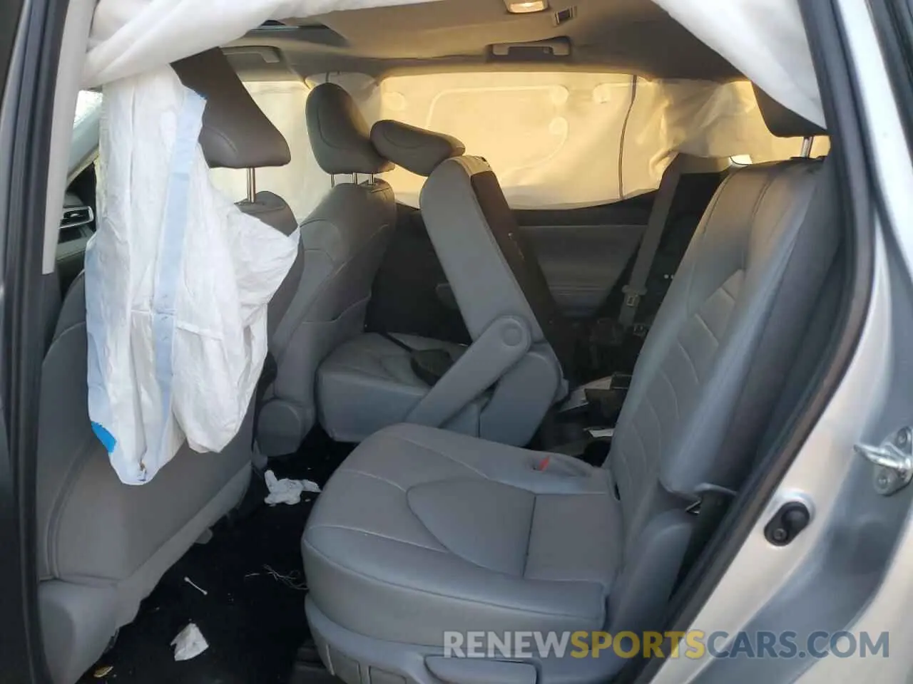 11 Photograph of a damaged car 5TDGZRAH2NS550768 TOYOTA HIGHLANDER 2022