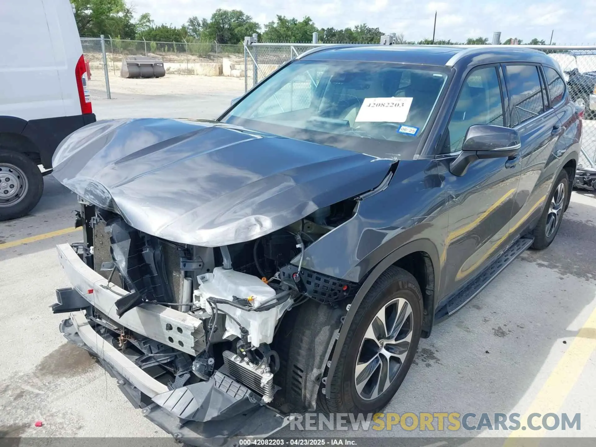 2 Photograph of a damaged car 5TDGZRAH2NS552455 TOYOTA HIGHLANDER 2022