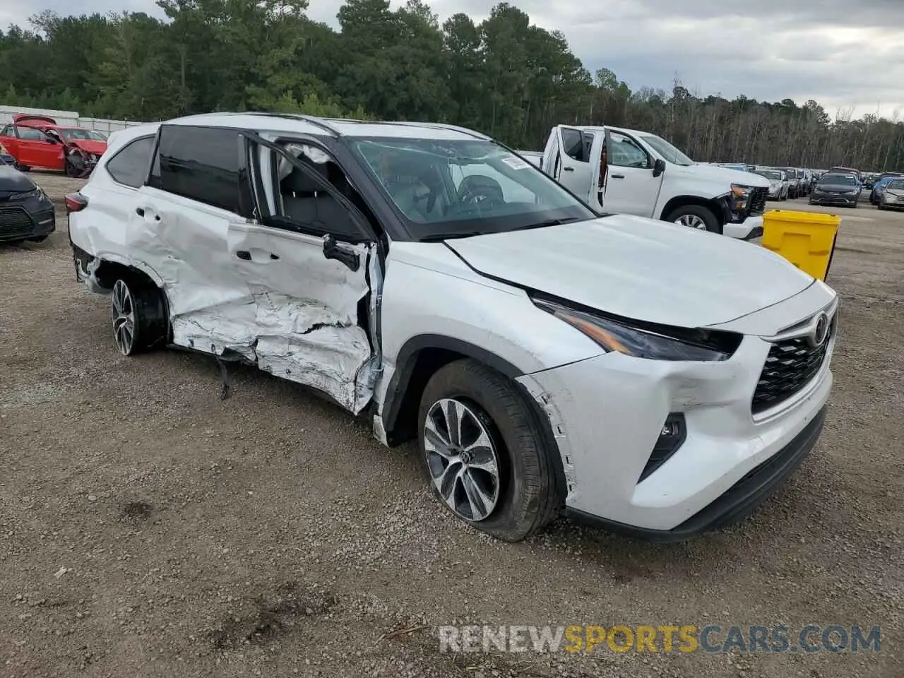 4 Photograph of a damaged car 5TDGZRAH2NS559843 TOYOTA HIGHLANDER 2022