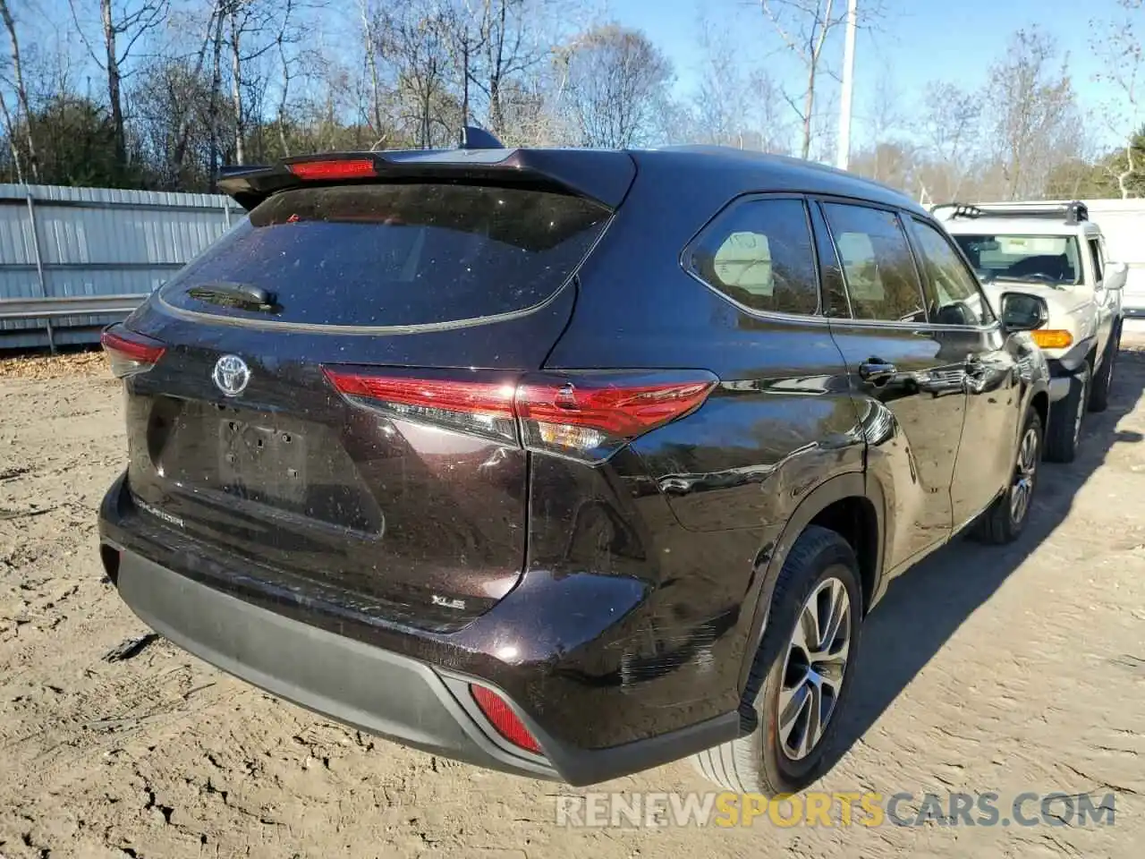 4 Photograph of a damaged car 5TDGZRAH3NS107044 TOYOTA HIGHLANDER 2022