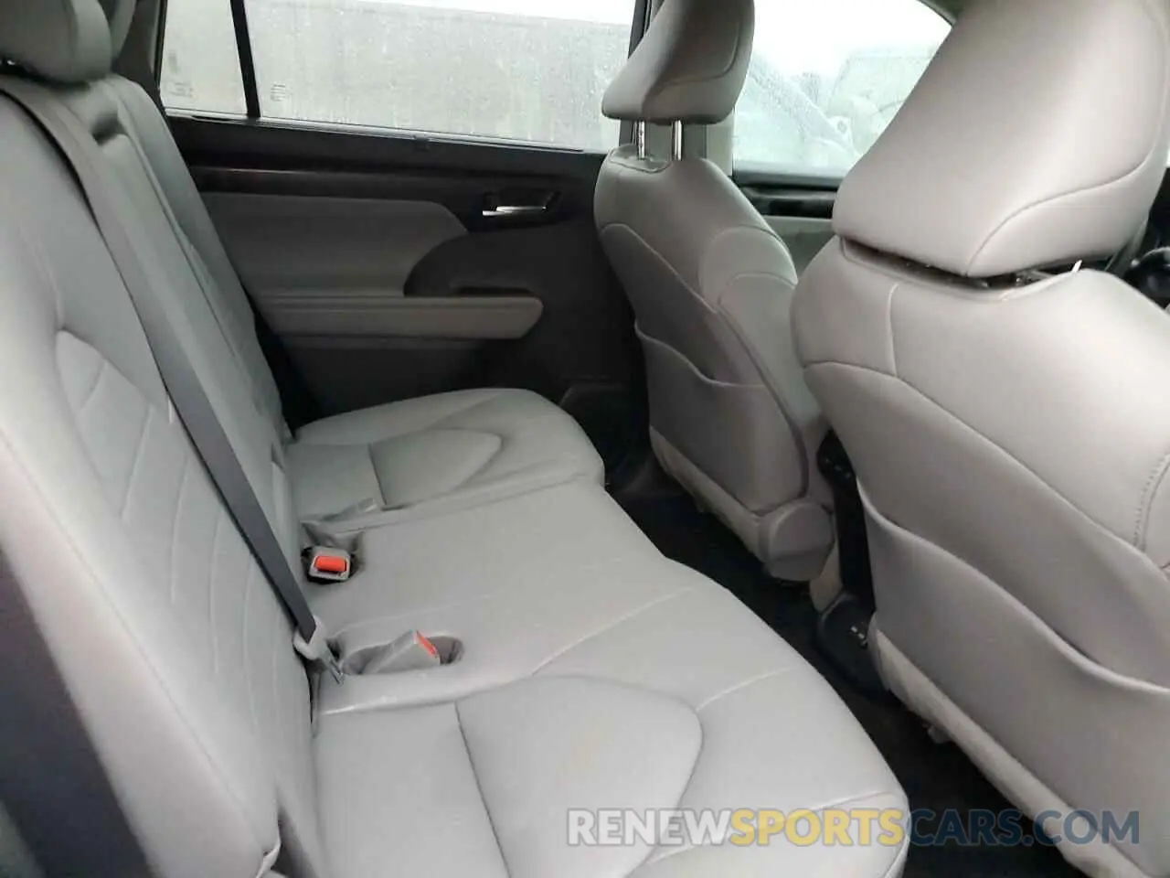 11 Photograph of a damaged car 5TDGZRAH3NS109716 TOYOTA HIGHLANDER 2022