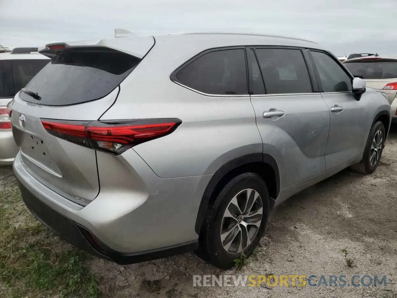 3 Photograph of a damaged car 5TDGZRAH3NS109716 TOYOTA HIGHLANDER 2022