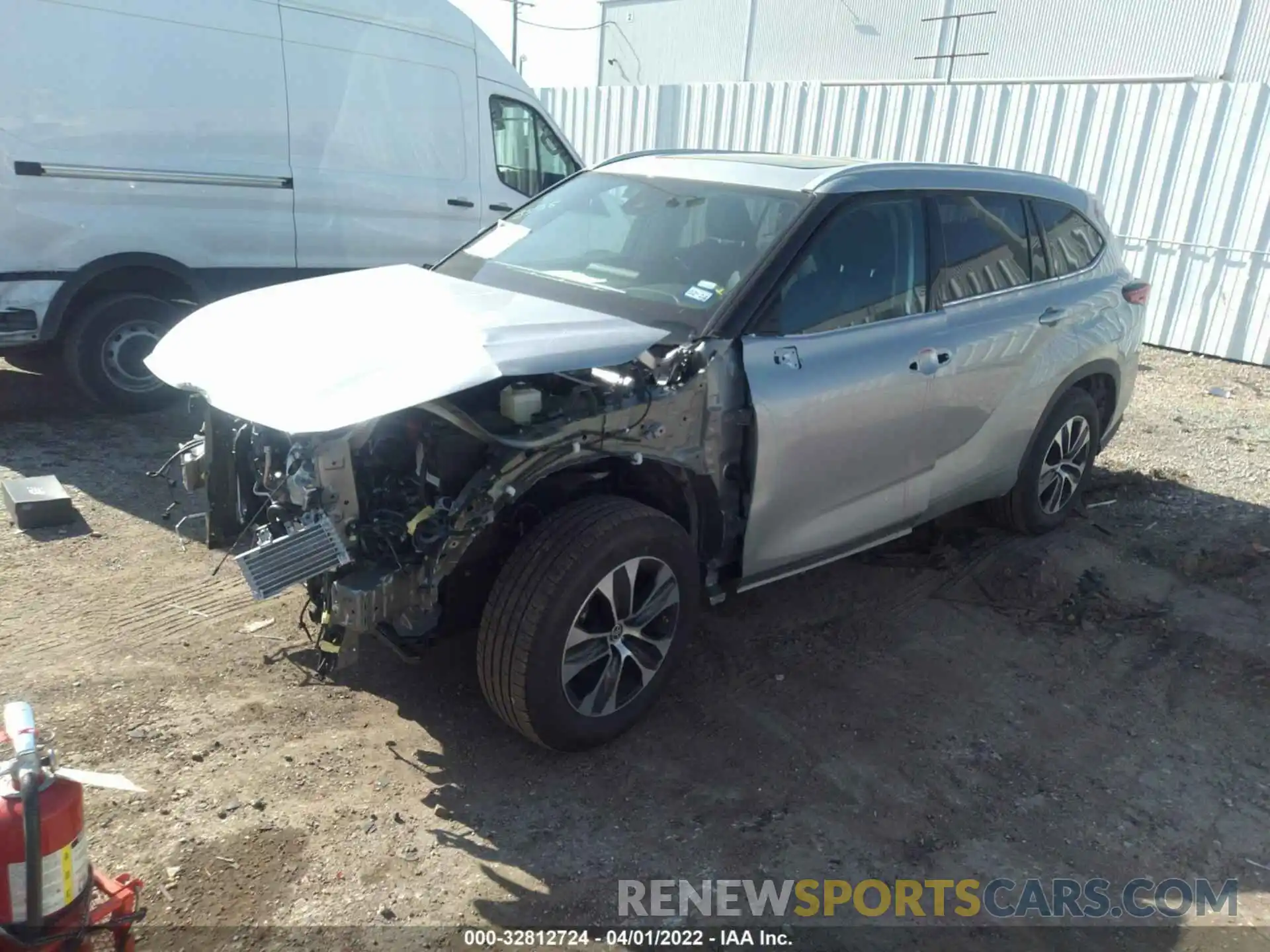 2 Photograph of a damaged car 5TDGZRAH3NS111319 TOYOTA HIGHLANDER 2022