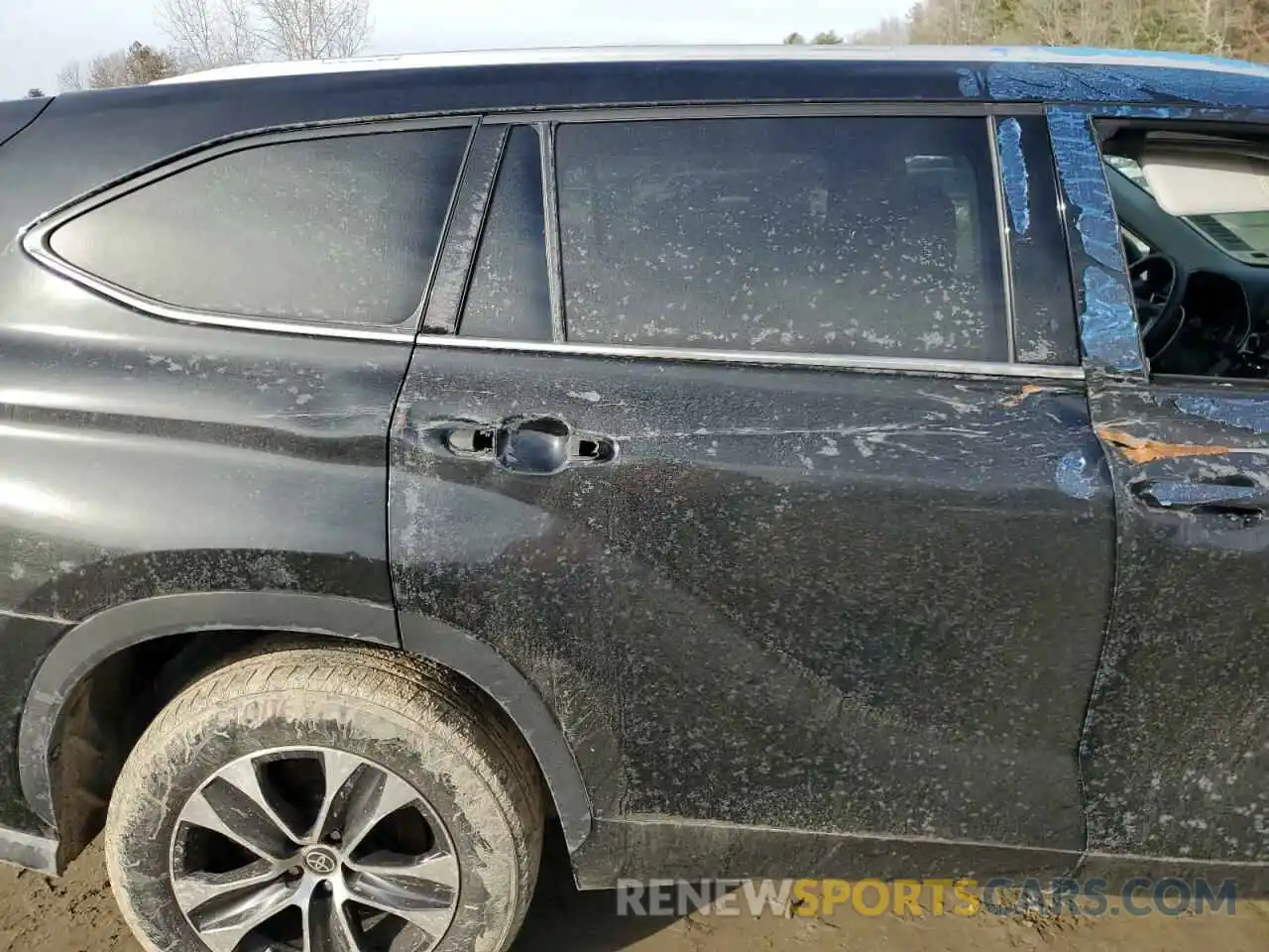 11 Photograph of a damaged car 5TDGZRAH3NS111837 TOYOTA HIGHLANDER 2022