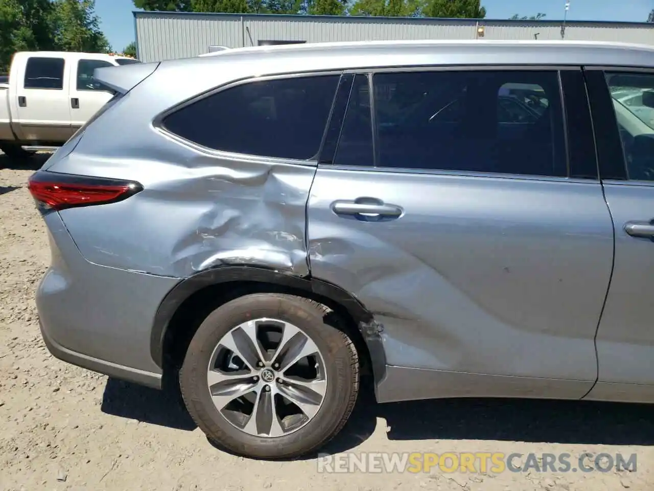 9 Photograph of a damaged car 5TDGZRAH3NS118917 TOYOTA HIGHLANDER 2022