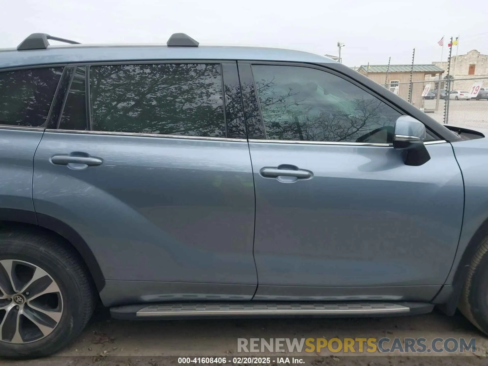 14 Photograph of a damaged car 5TDGZRAH3NS124295 TOYOTA HIGHLANDER 2022
