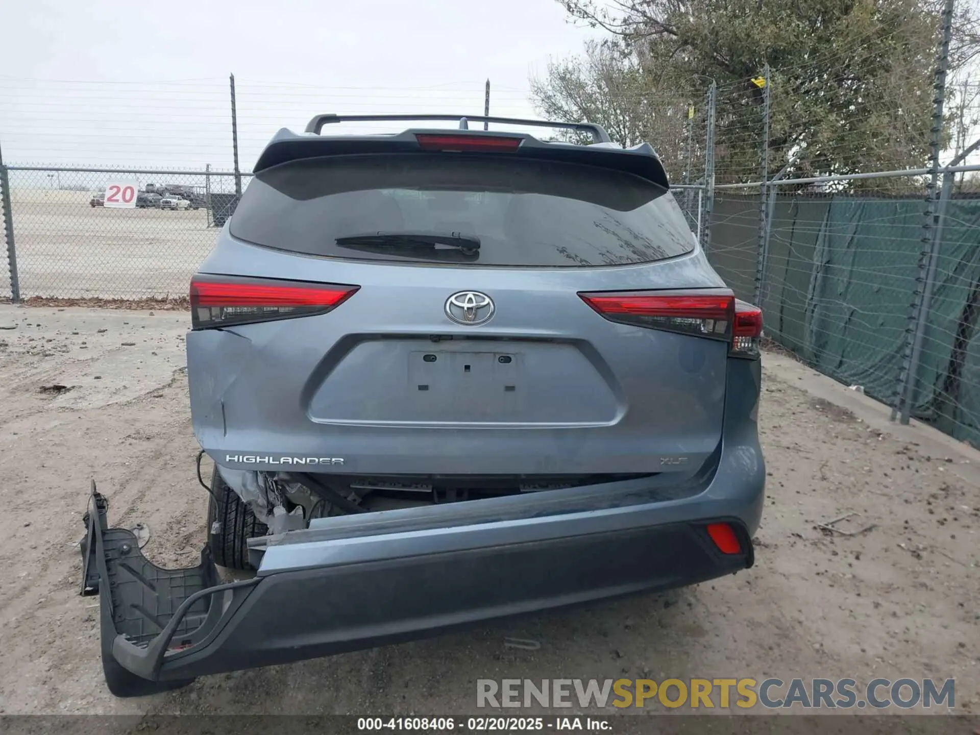 17 Photograph of a damaged car 5TDGZRAH3NS124295 TOYOTA HIGHLANDER 2022