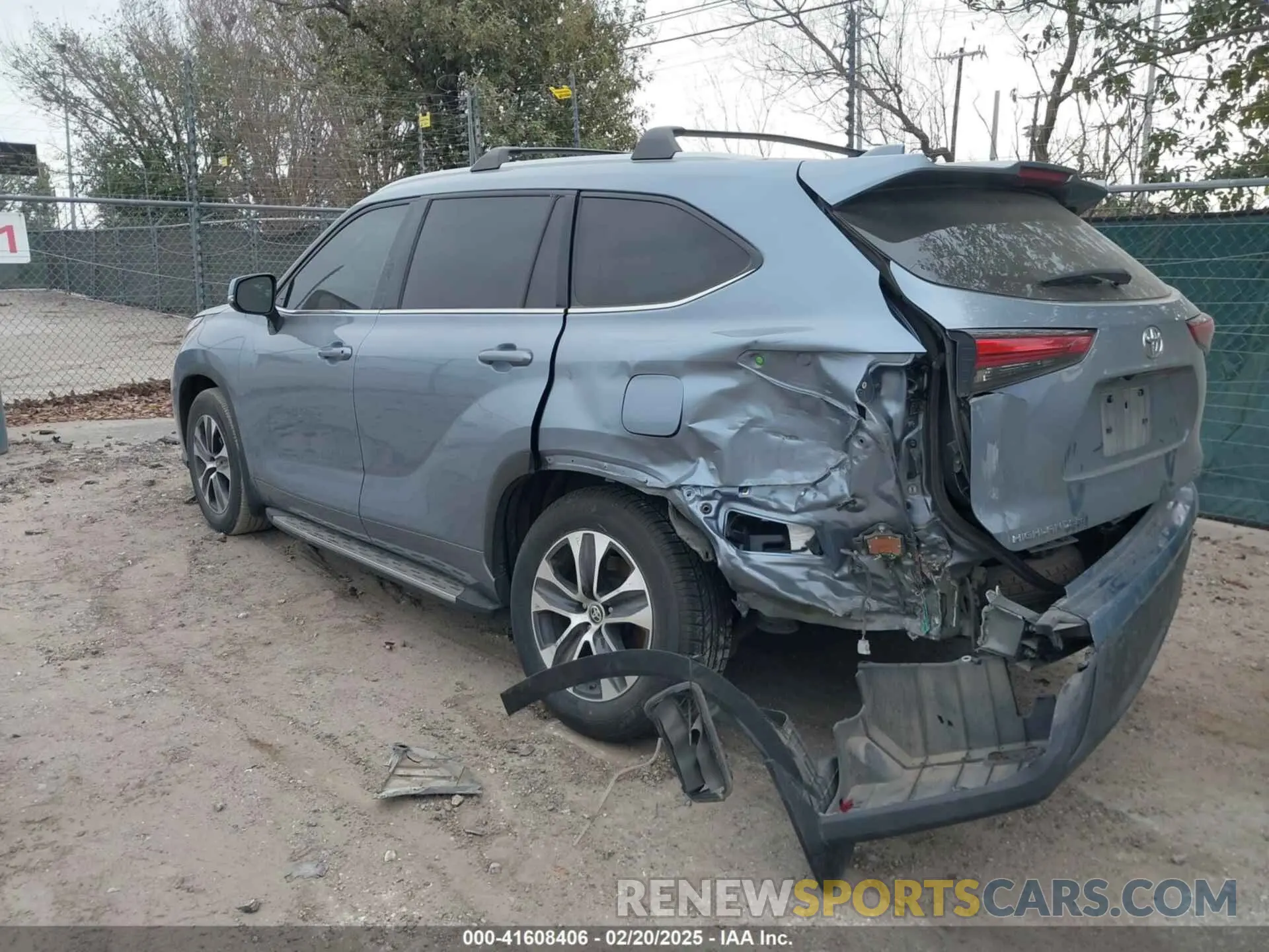 3 Photograph of a damaged car 5TDGZRAH3NS124295 TOYOTA HIGHLANDER 2022