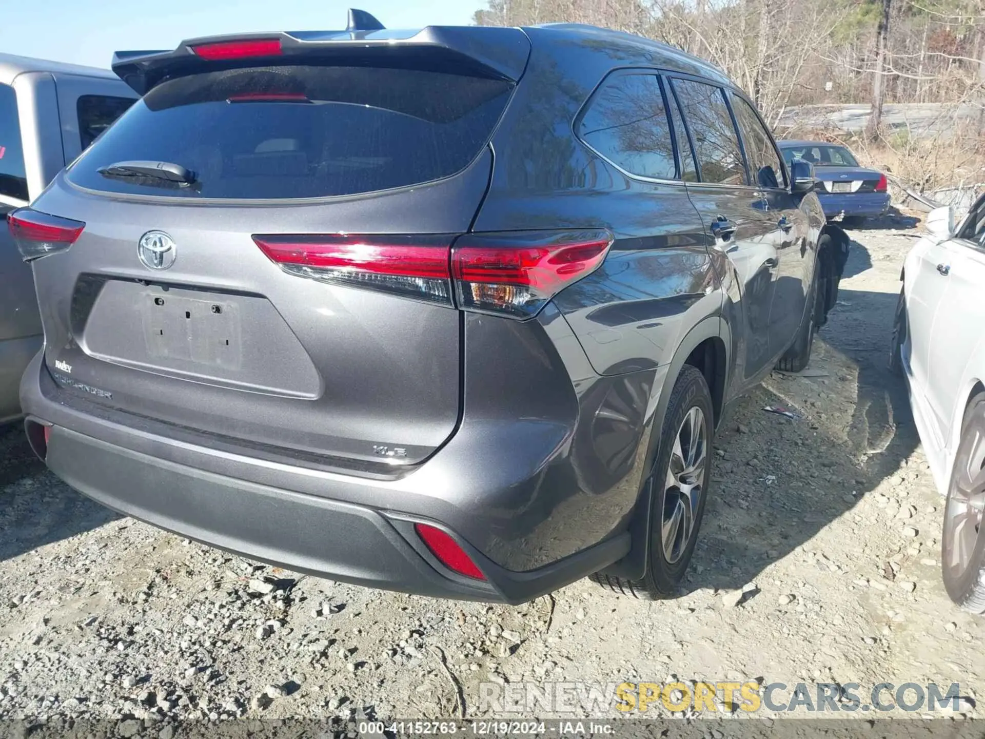 4 Photograph of a damaged car 5TDGZRAH3NS544865 TOYOTA HIGHLANDER 2022