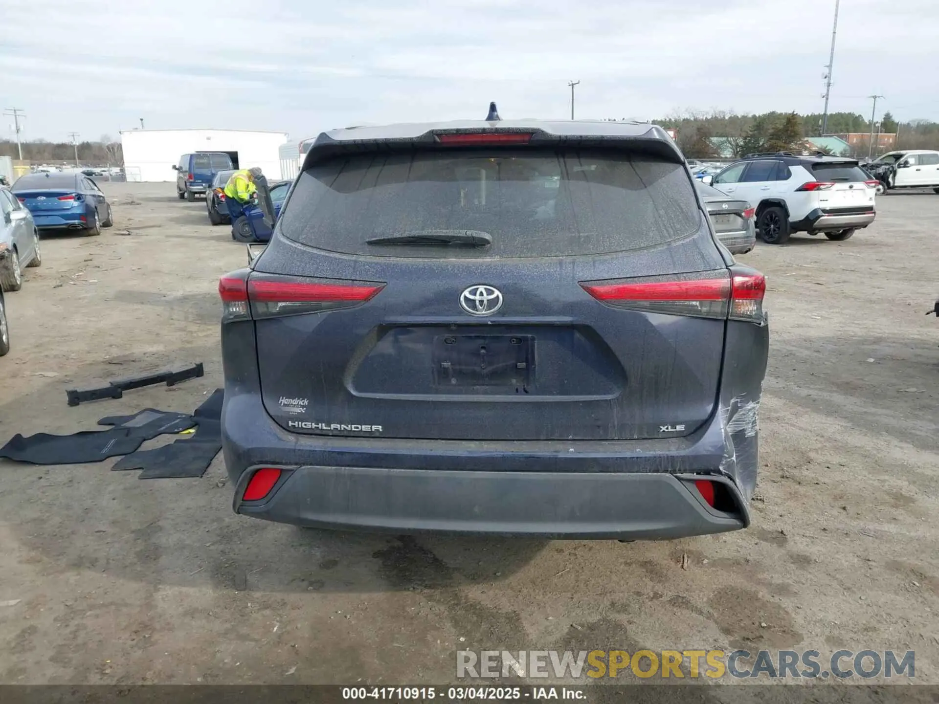 17 Photograph of a damaged car 5TDGZRAH4NS107442 TOYOTA HIGHLANDER 2022