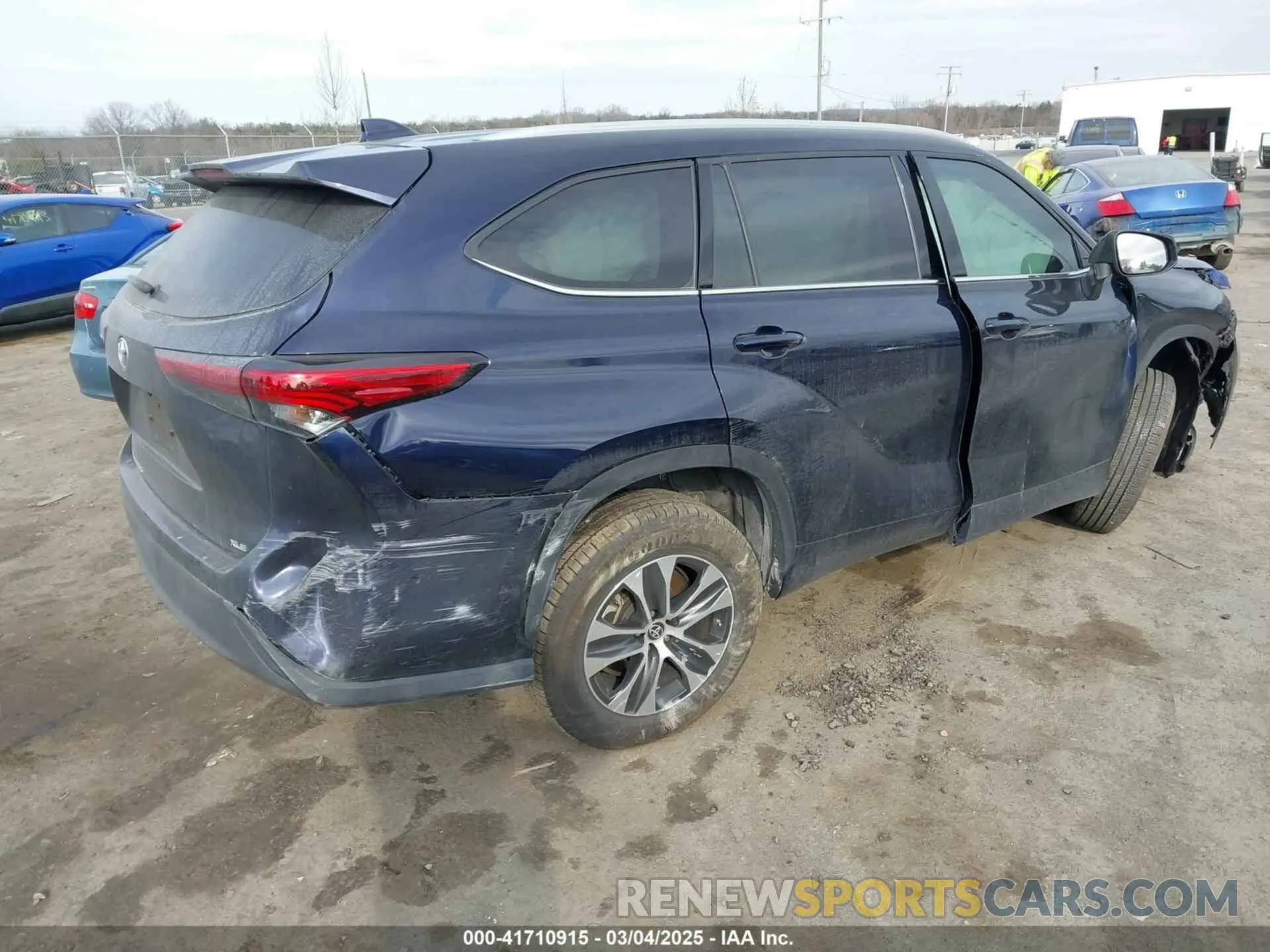 4 Photograph of a damaged car 5TDGZRAH4NS107442 TOYOTA HIGHLANDER 2022