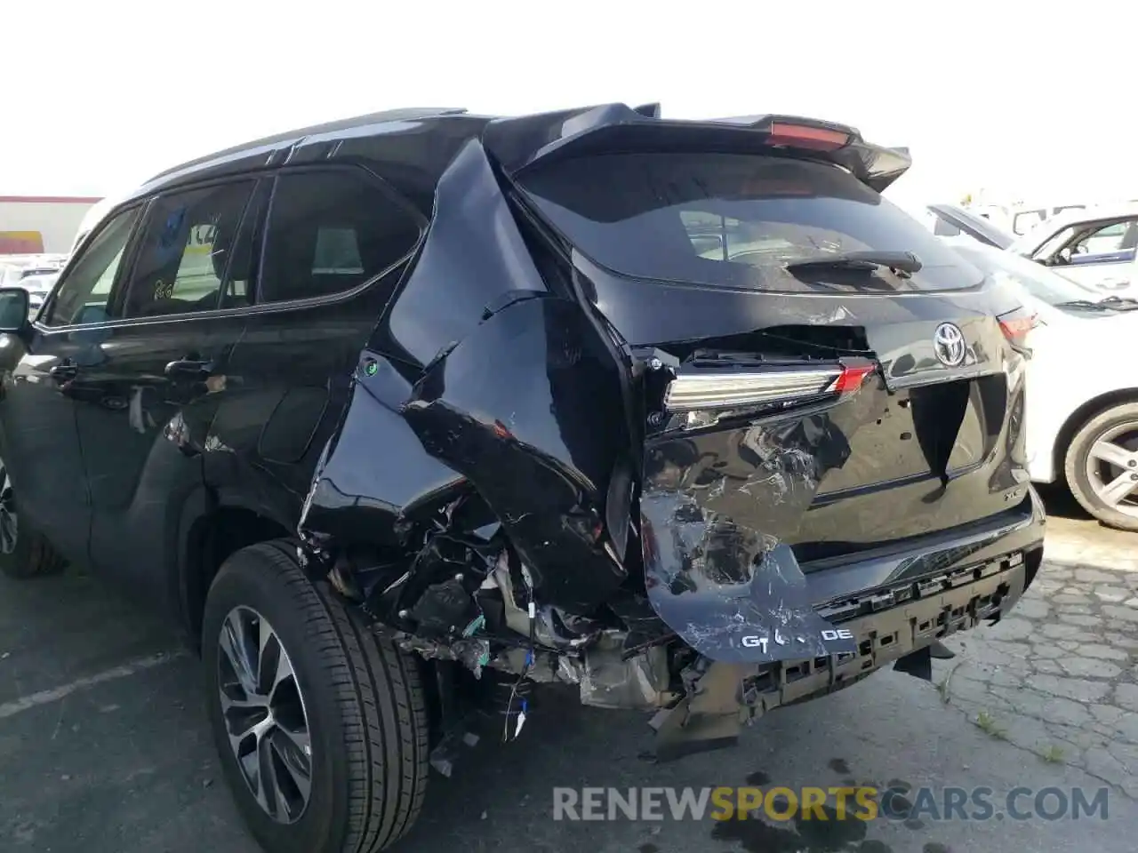 9 Photograph of a damaged car 5TDGZRAH4NS109322 TOYOTA HIGHLANDER 2022