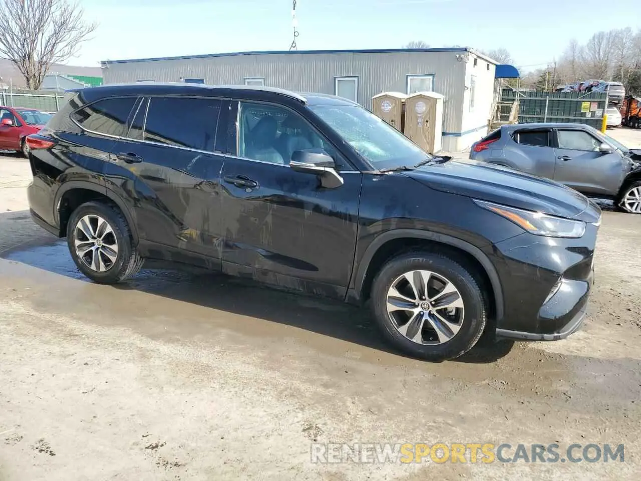 4 Photograph of a damaged car 5TDGZRAH4NS120434 TOYOTA HIGHLANDER 2022