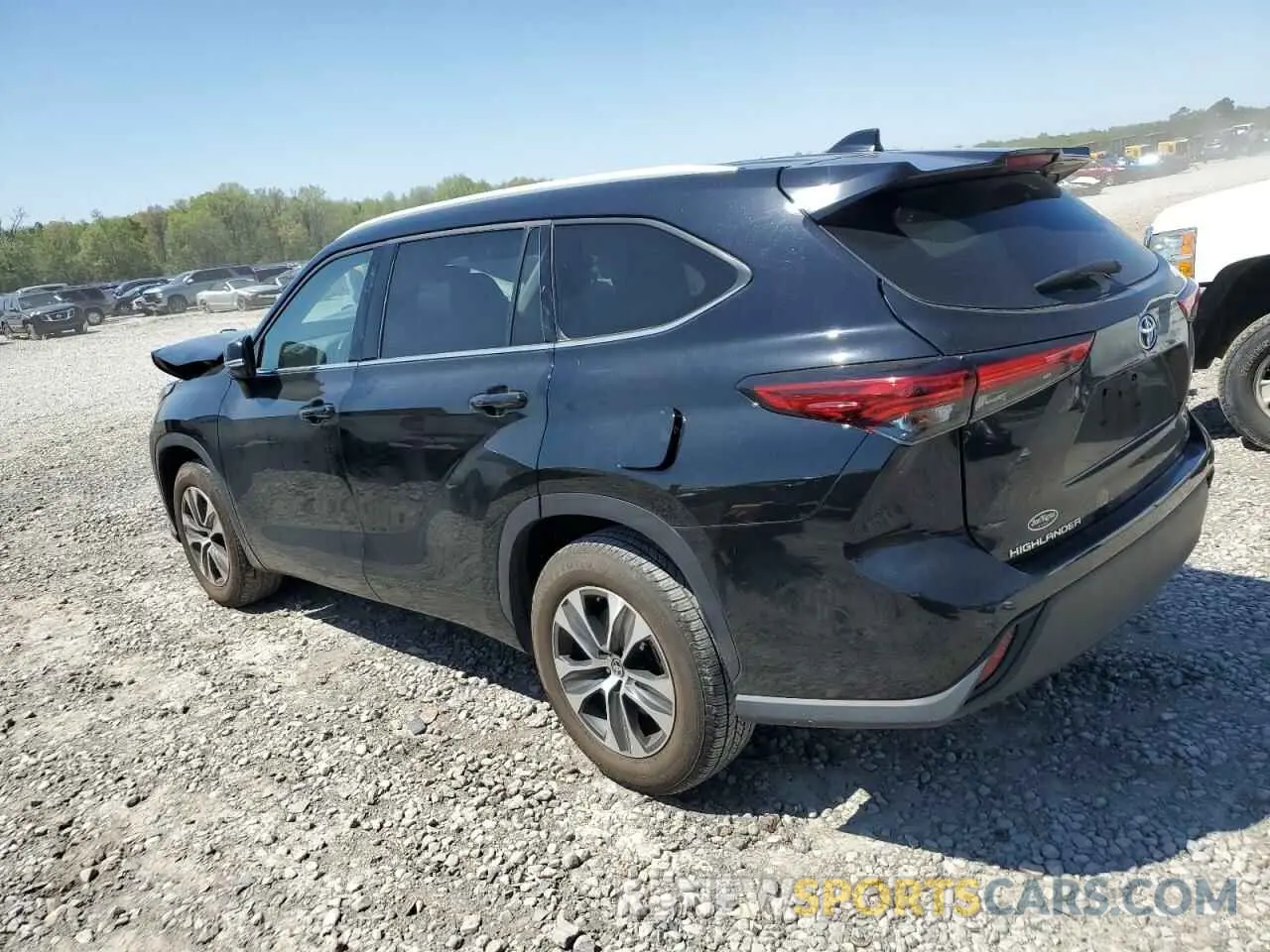 2 Photograph of a damaged car 5TDGZRAH4NS539528 TOYOTA HIGHLANDER 2022