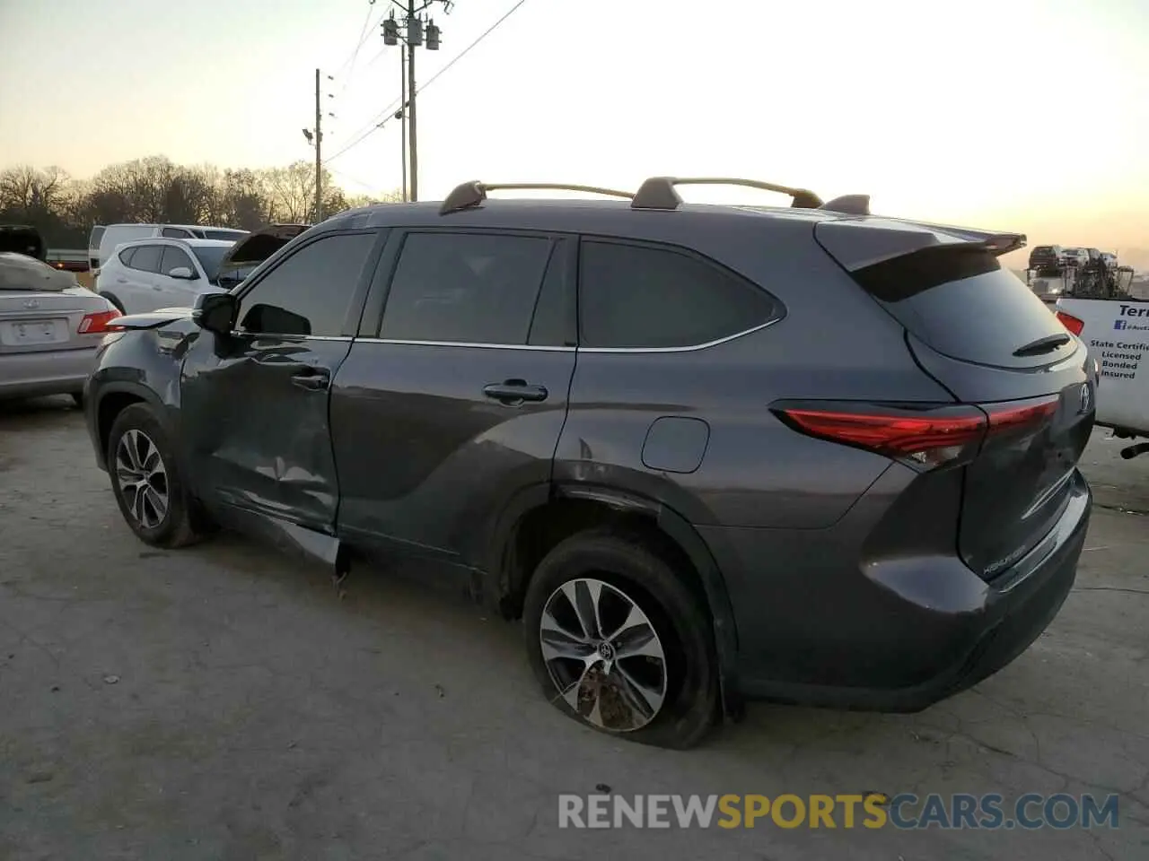 2 Photograph of a damaged car 5TDGZRAH4NS543448 TOYOTA HIGHLANDER 2022