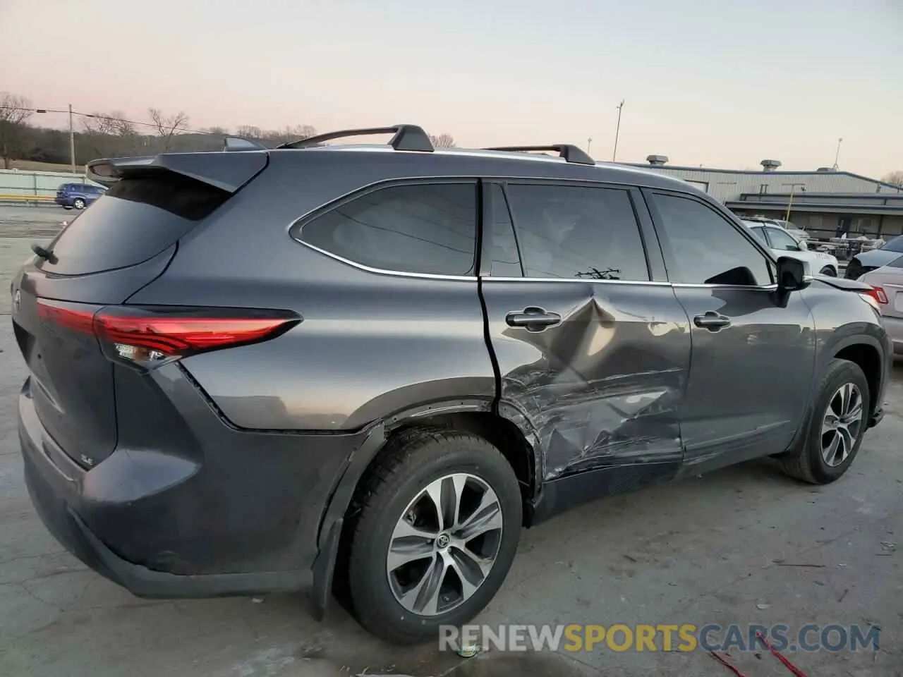 3 Photograph of a damaged car 5TDGZRAH4NS543448 TOYOTA HIGHLANDER 2022
