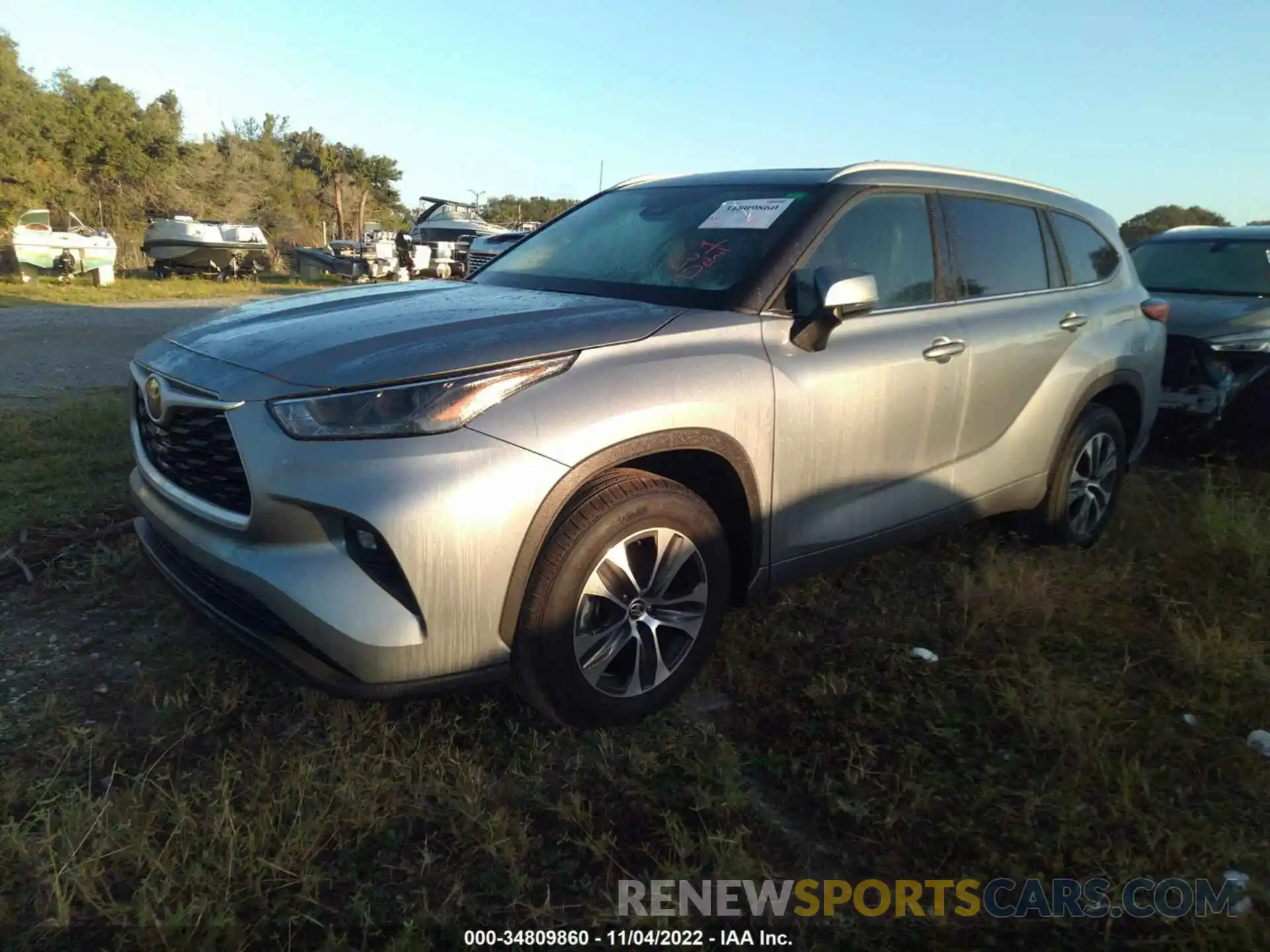 2 Photograph of a damaged car 5TDGZRAH5NS096578 TOYOTA HIGHLANDER 2022