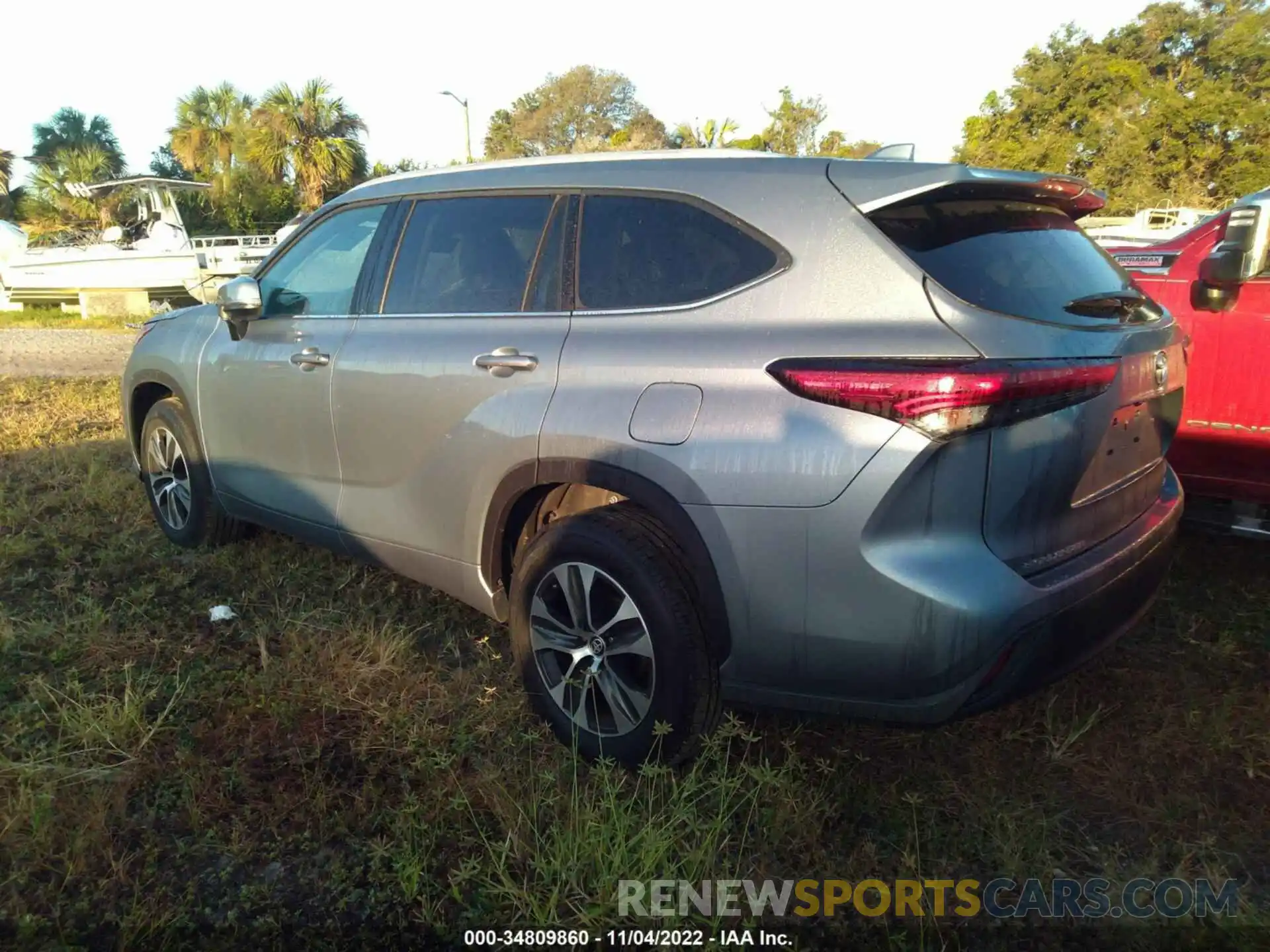 3 Photograph of a damaged car 5TDGZRAH5NS096578 TOYOTA HIGHLANDER 2022