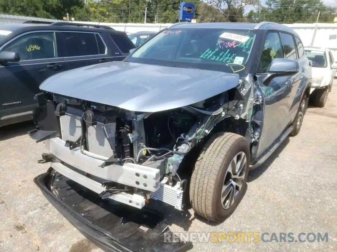 2 Photograph of a damaged car 5TDGZRAH5NS121530 TOYOTA HIGHLANDER 2022