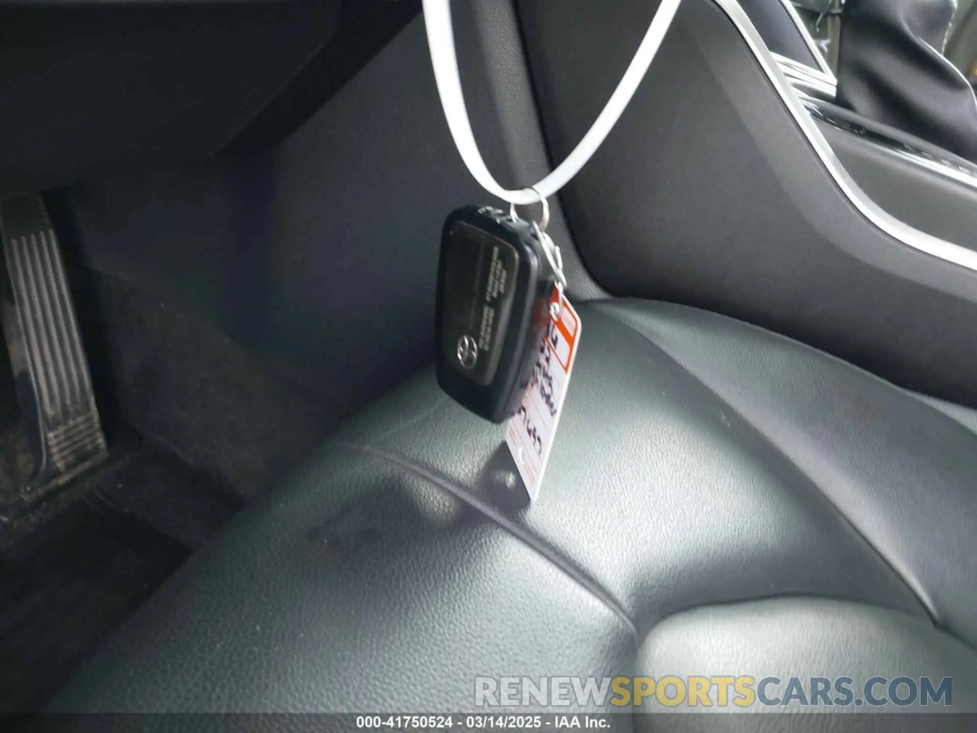 11 Photograph of a damaged car 5TDGZRAH5NS127697 TOYOTA HIGHLANDER 2022