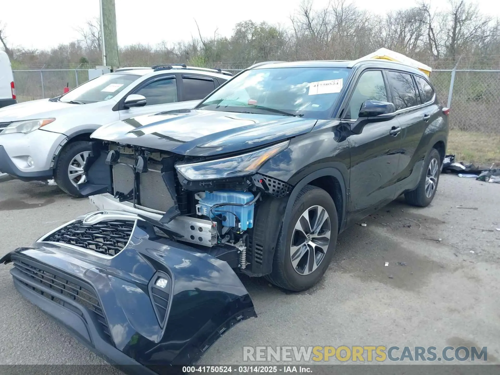 2 Photograph of a damaged car 5TDGZRAH5NS127697 TOYOTA HIGHLANDER 2022