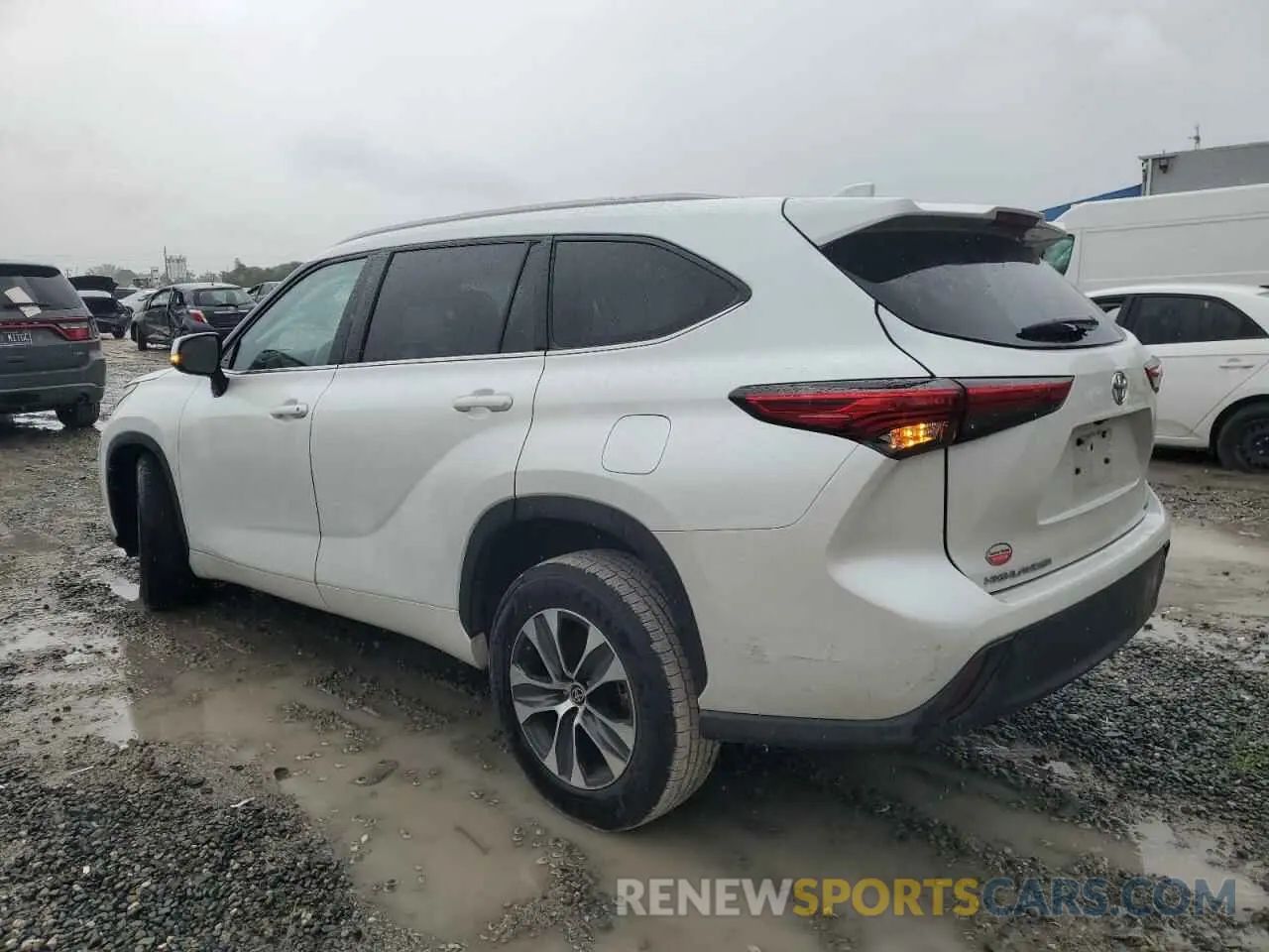 2 Photograph of a damaged car 5TDGZRAH5NS553485 TOYOTA HIGHLANDER 2022
