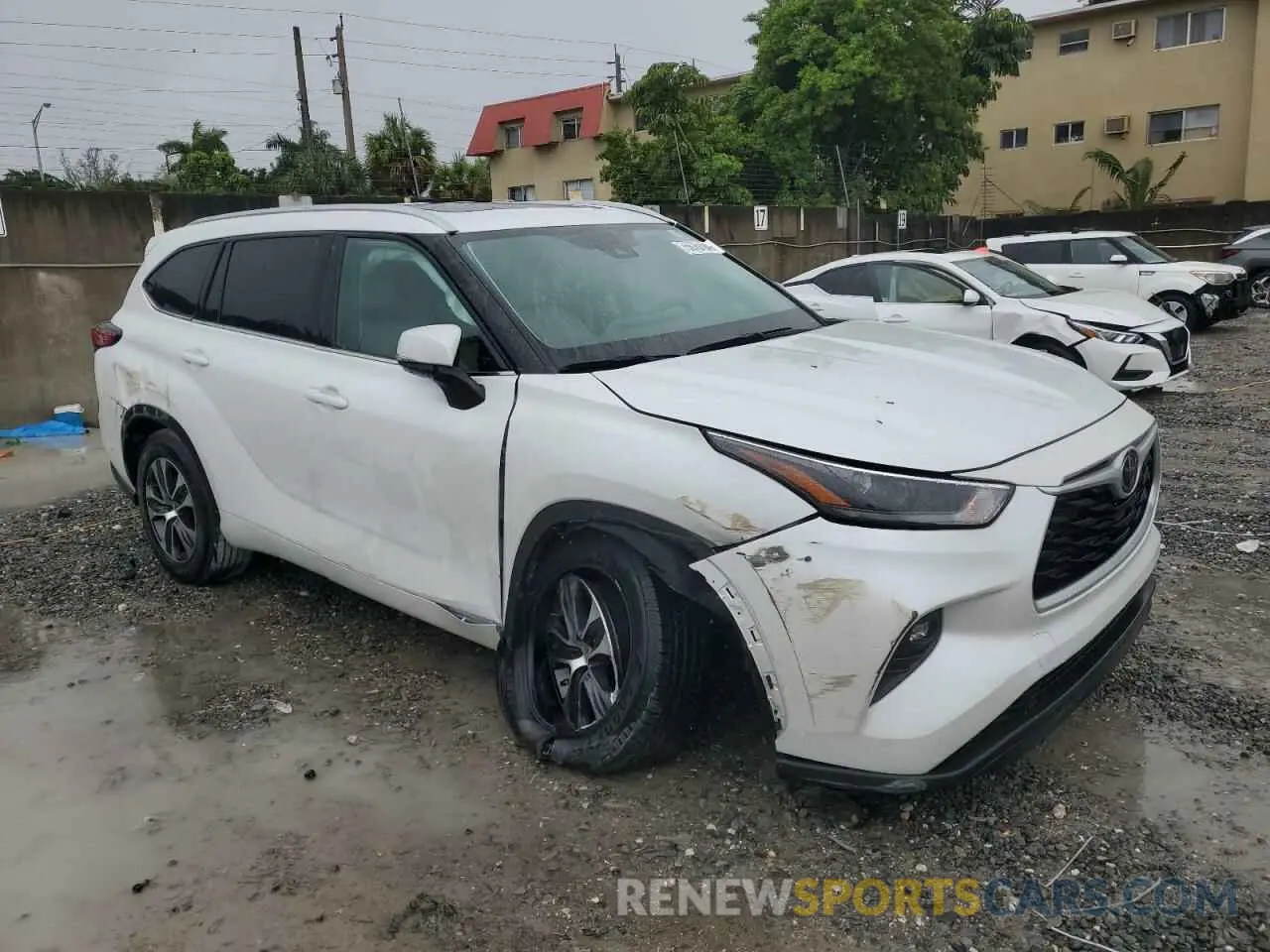 4 Photograph of a damaged car 5TDGZRAH5NS553485 TOYOTA HIGHLANDER 2022