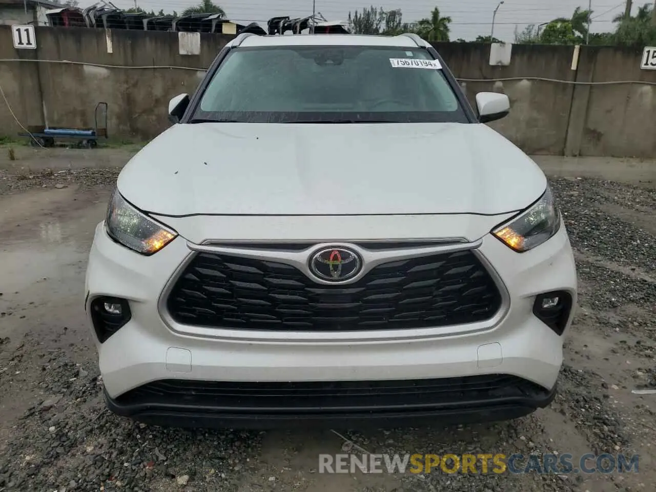 5 Photograph of a damaged car 5TDGZRAH5NS553485 TOYOTA HIGHLANDER 2022