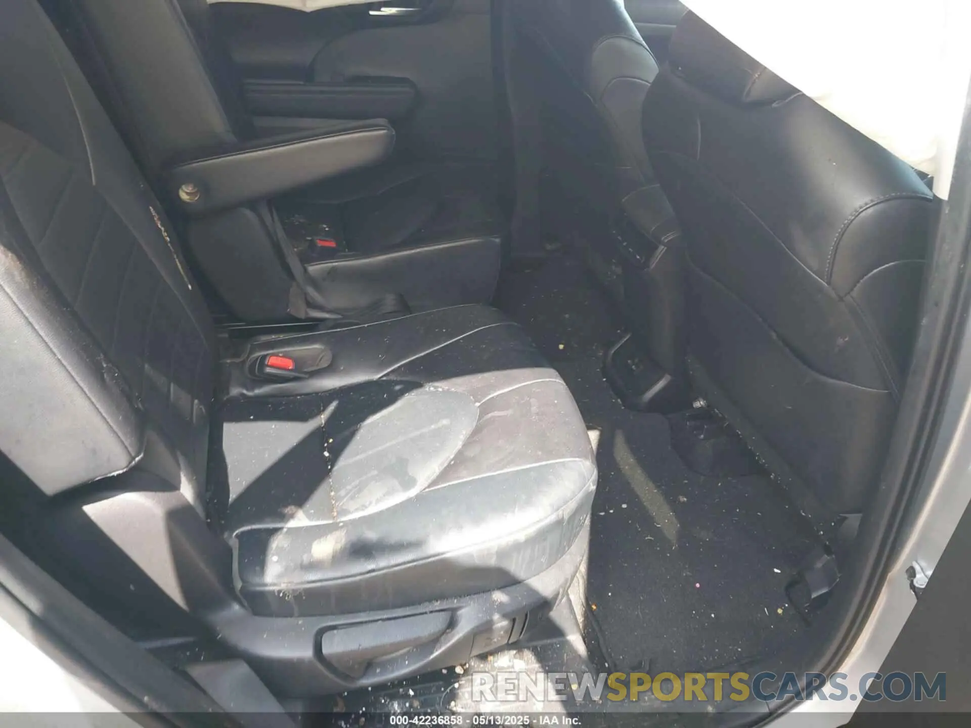 8 Photograph of a damaged car 5TDGZRAH6NS092054 TOYOTA HIGHLANDER 2022