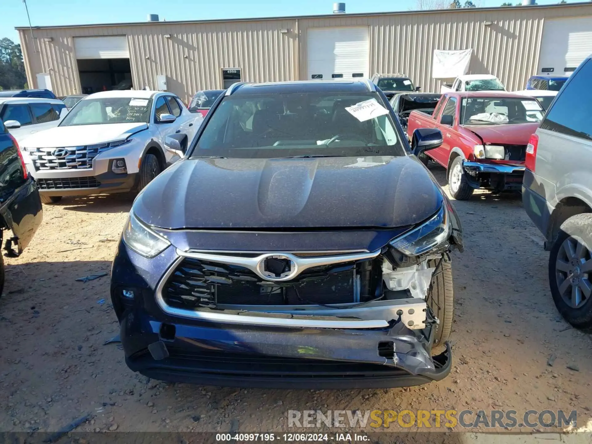 12 Photograph of a damaged car 5TDGZRAH6NS101044 TOYOTA HIGHLANDER 2022
