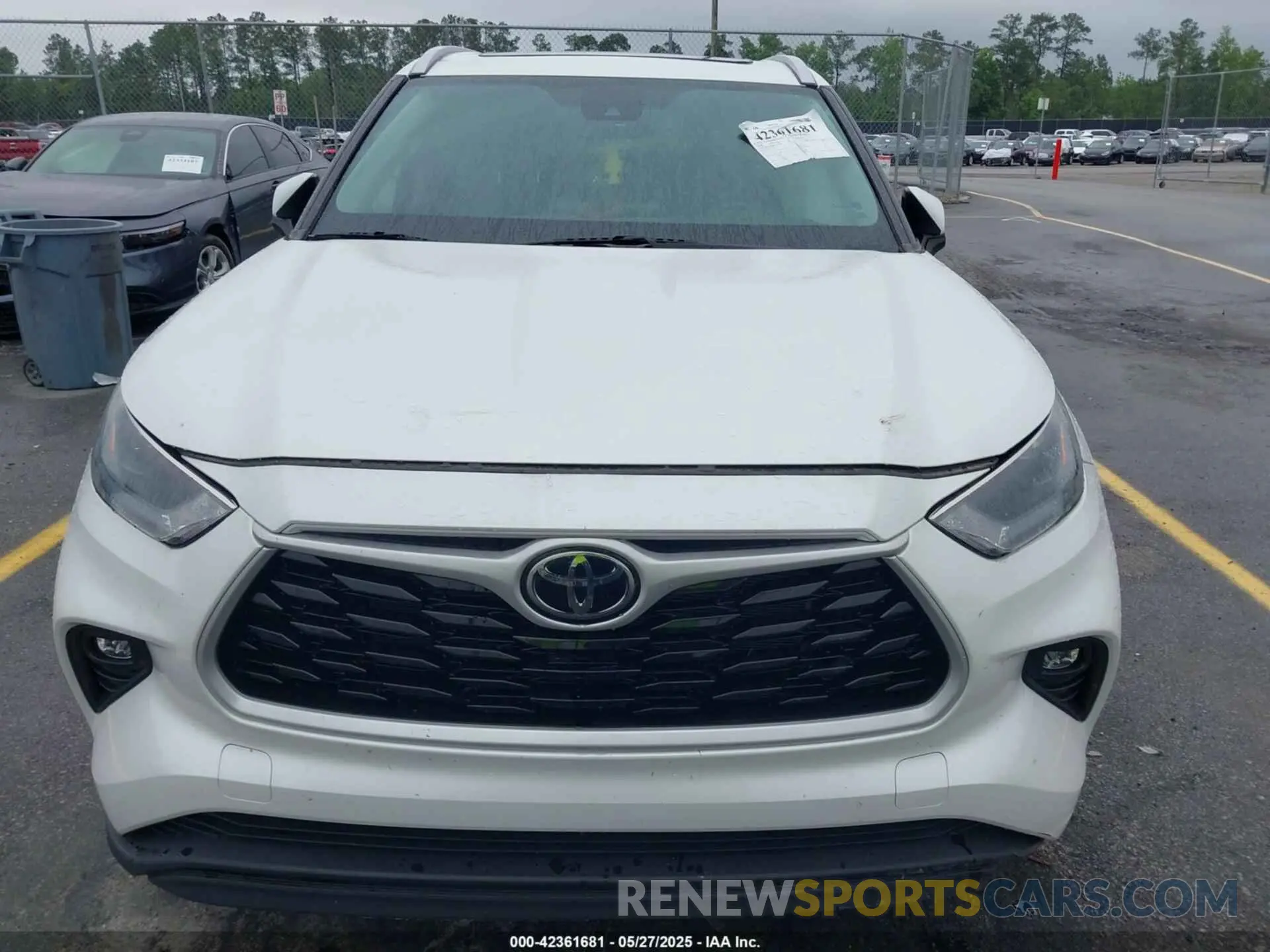 12 Photograph of a damaged car 5TDGZRAH6NS116563 TOYOTA HIGHLANDER 2022