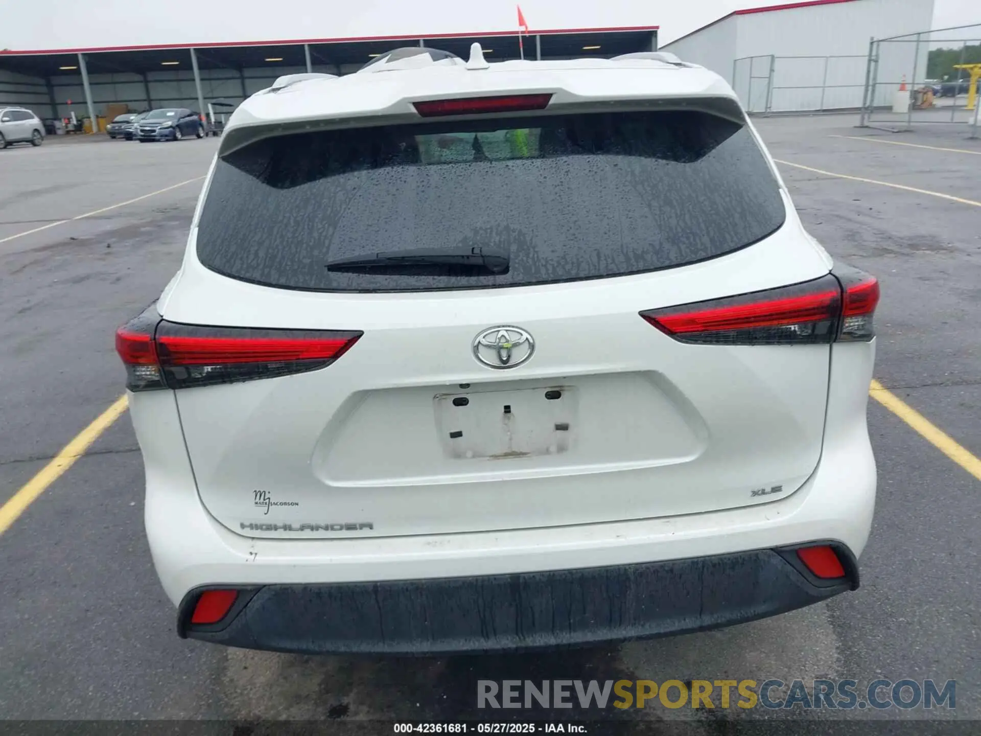 16 Photograph of a damaged car 5TDGZRAH6NS116563 TOYOTA HIGHLANDER 2022