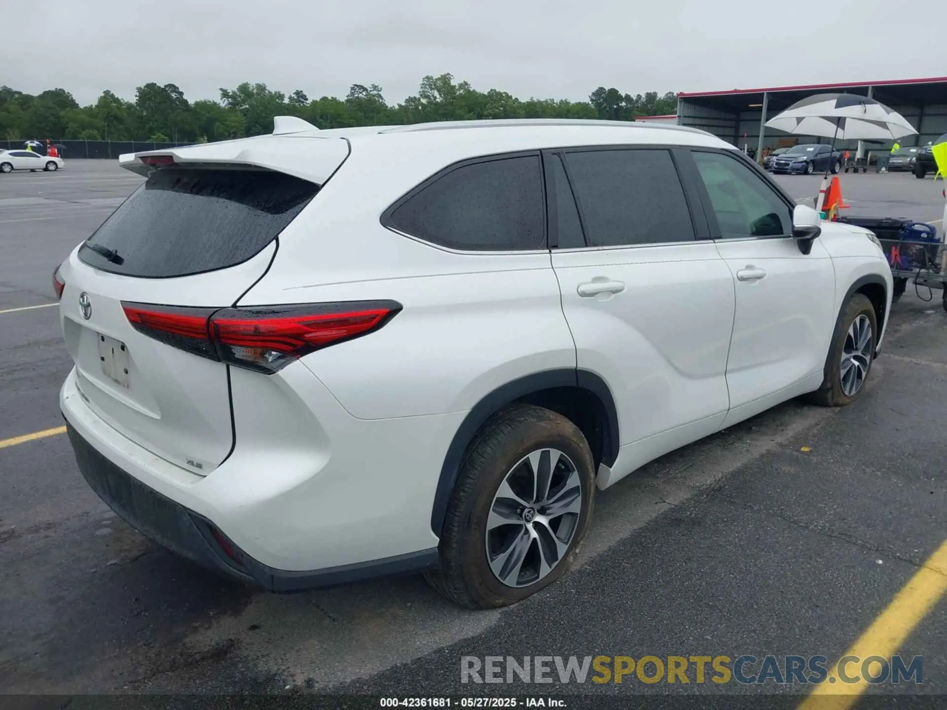 4 Photograph of a damaged car 5TDGZRAH6NS116563 TOYOTA HIGHLANDER 2022