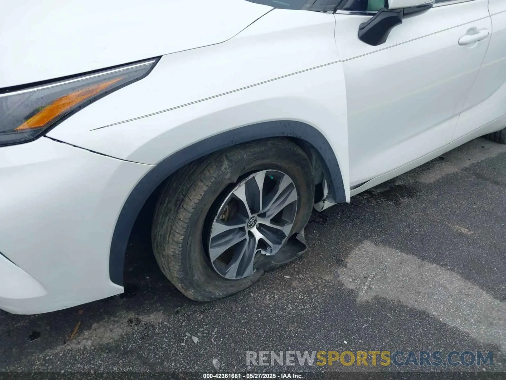 6 Photograph of a damaged car 5TDGZRAH6NS116563 TOYOTA HIGHLANDER 2022
