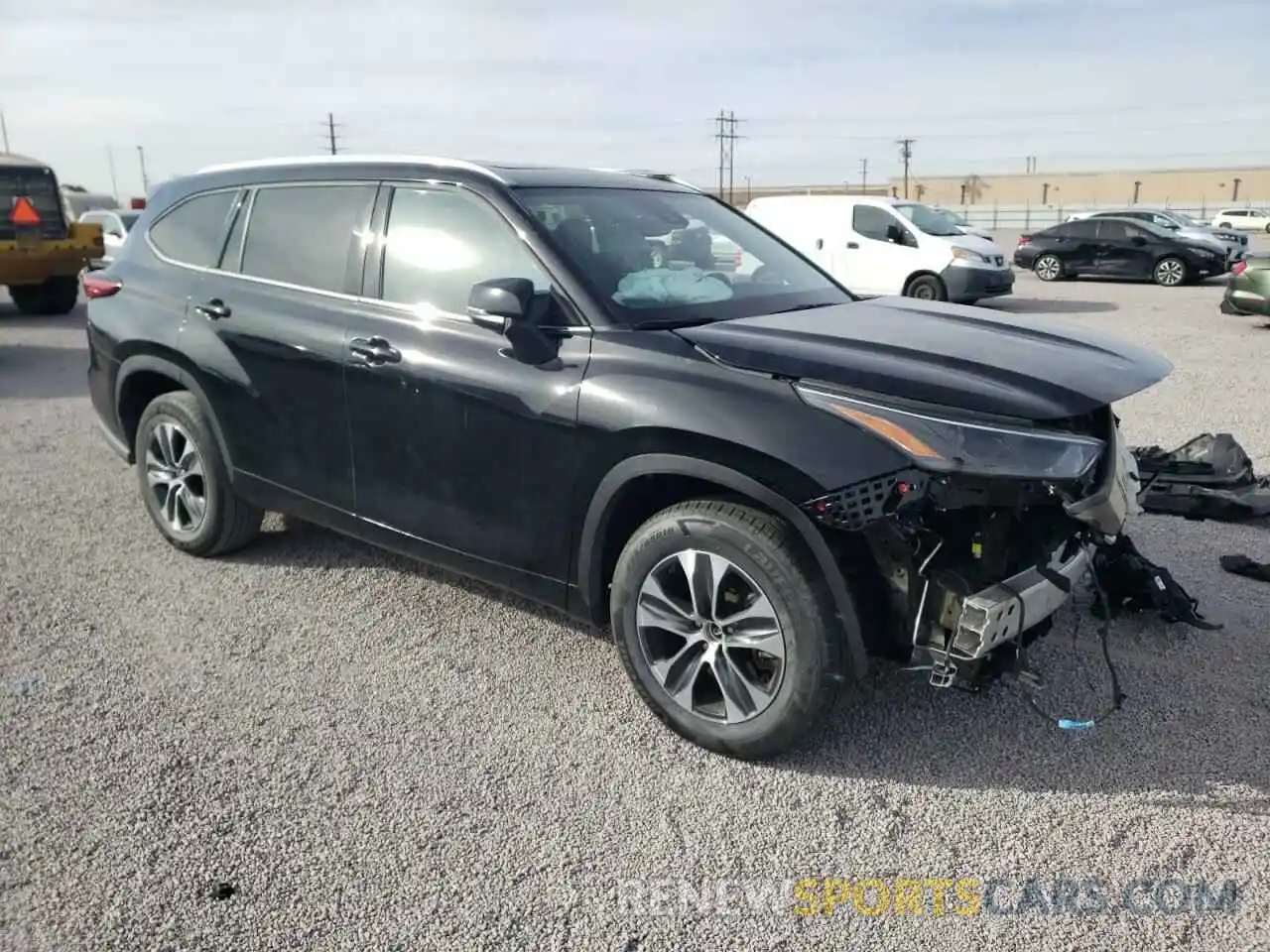 4 Photograph of a damaged car 5TDGZRAH6NS551955 TOYOTA HIGHLANDER 2022