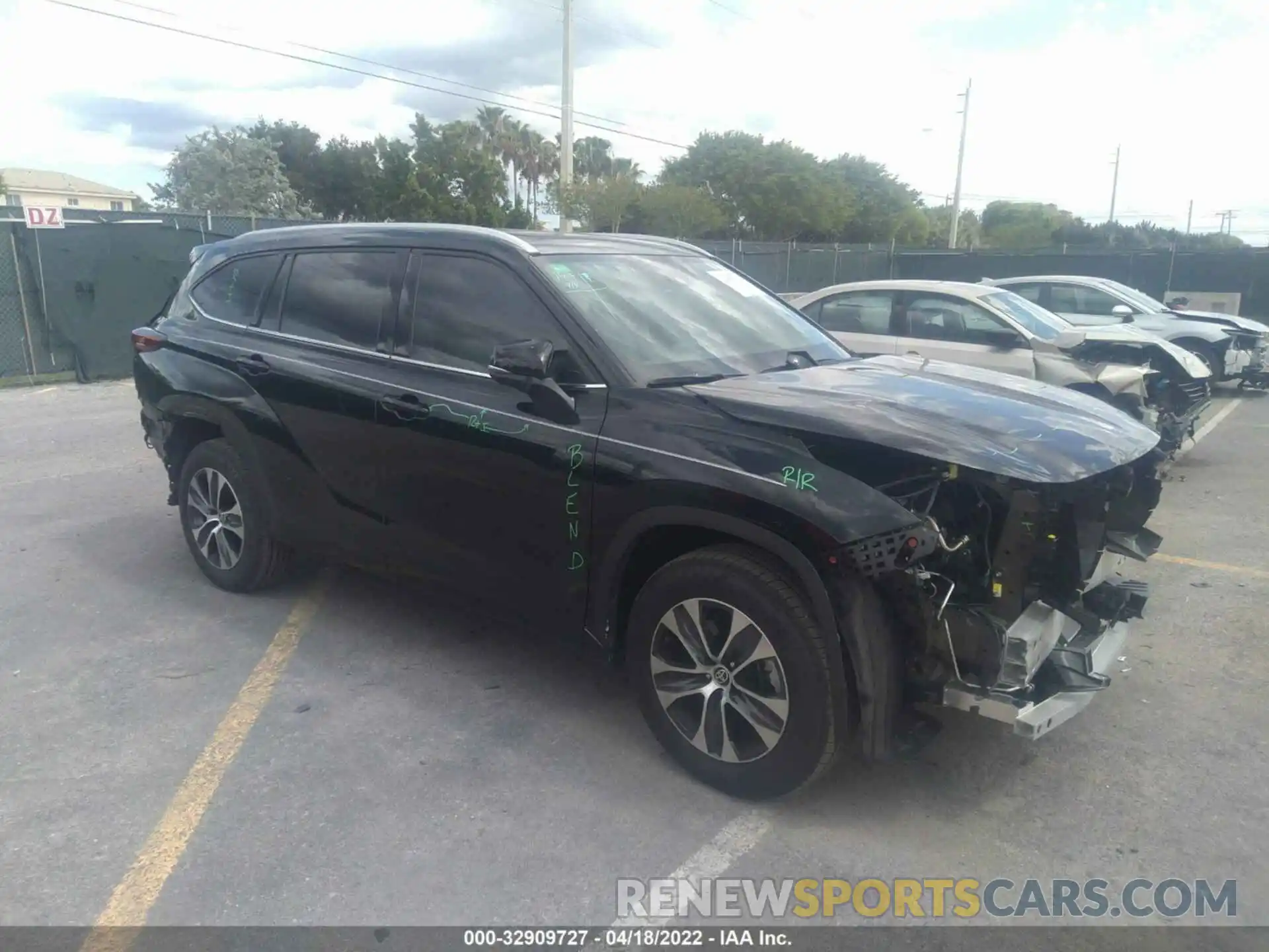 1 Photograph of a damaged car 5TDGZRAH7NS543444 TOYOTA HIGHLANDER 2022