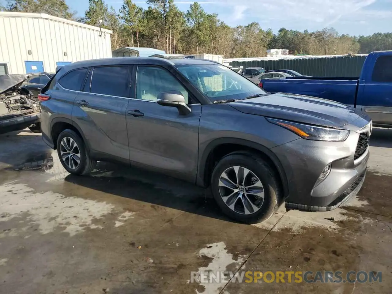 4 Photograph of a damaged car 5TDGZRAH7NS556775 TOYOTA HIGHLANDER 2022