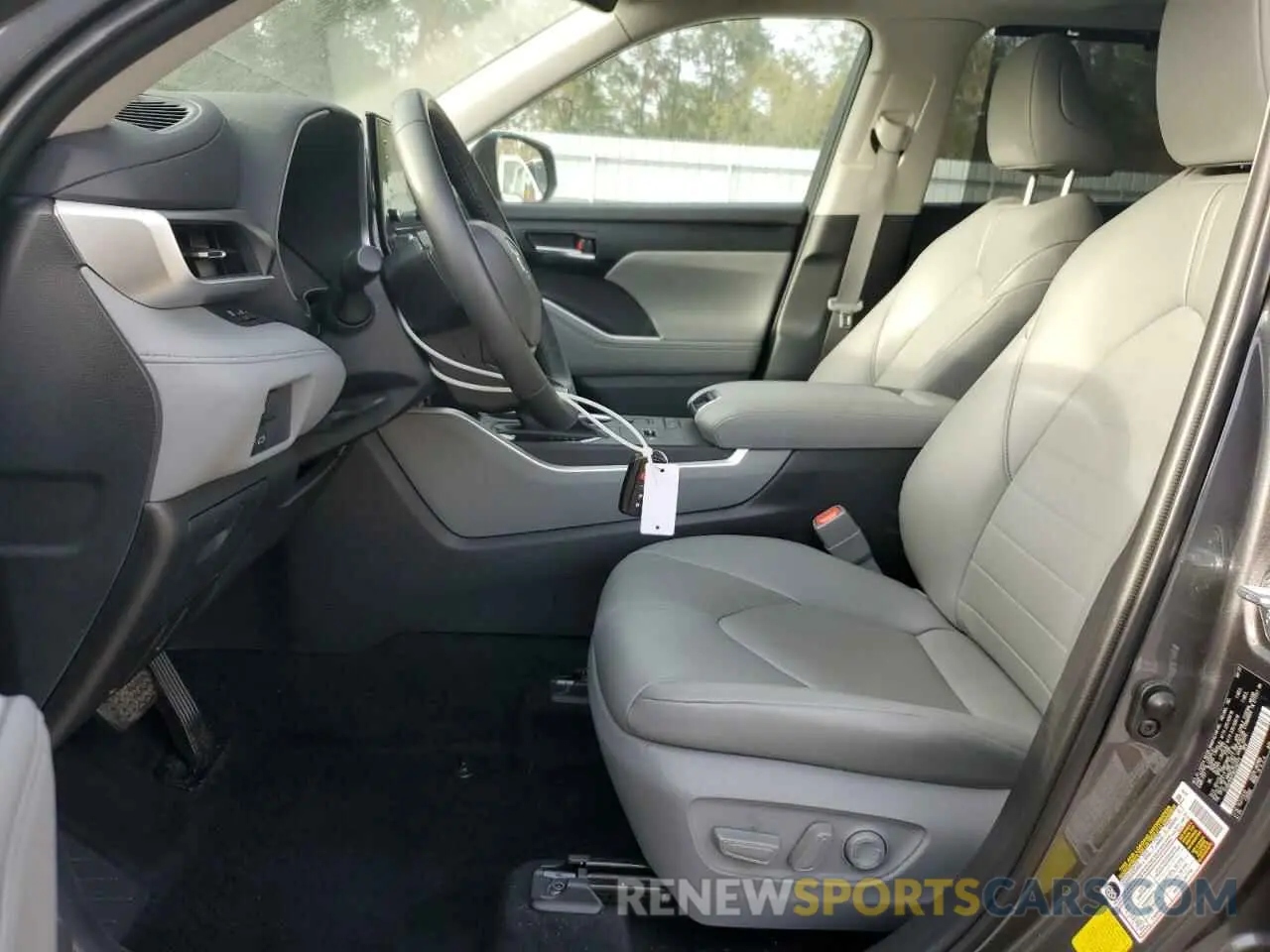 7 Photograph of a damaged car 5TDGZRAH7NS556775 TOYOTA HIGHLANDER 2022