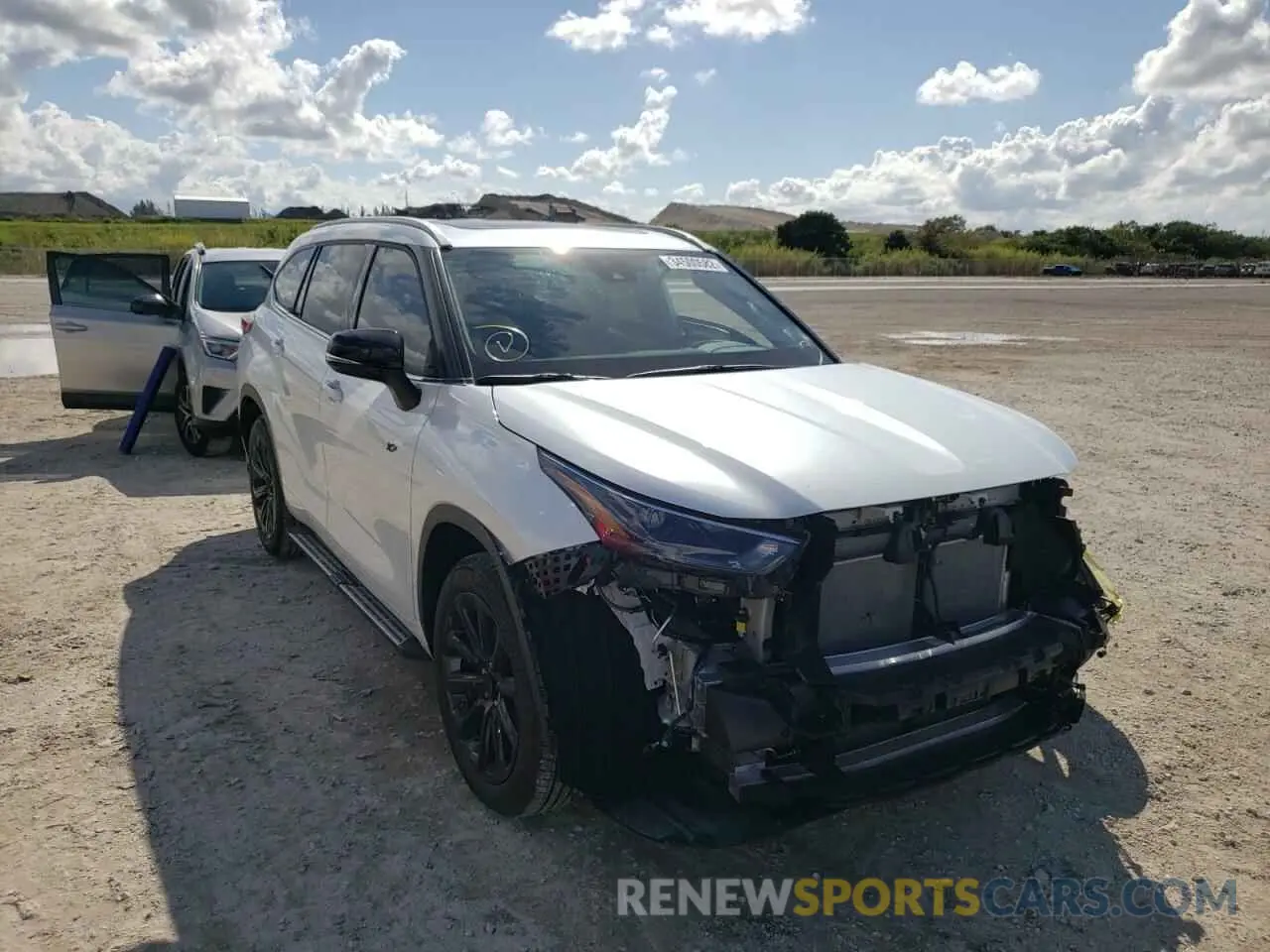1 Photograph of a damaged car 5TDGZRAH8NS092279 TOYOTA HIGHLANDER 2022
