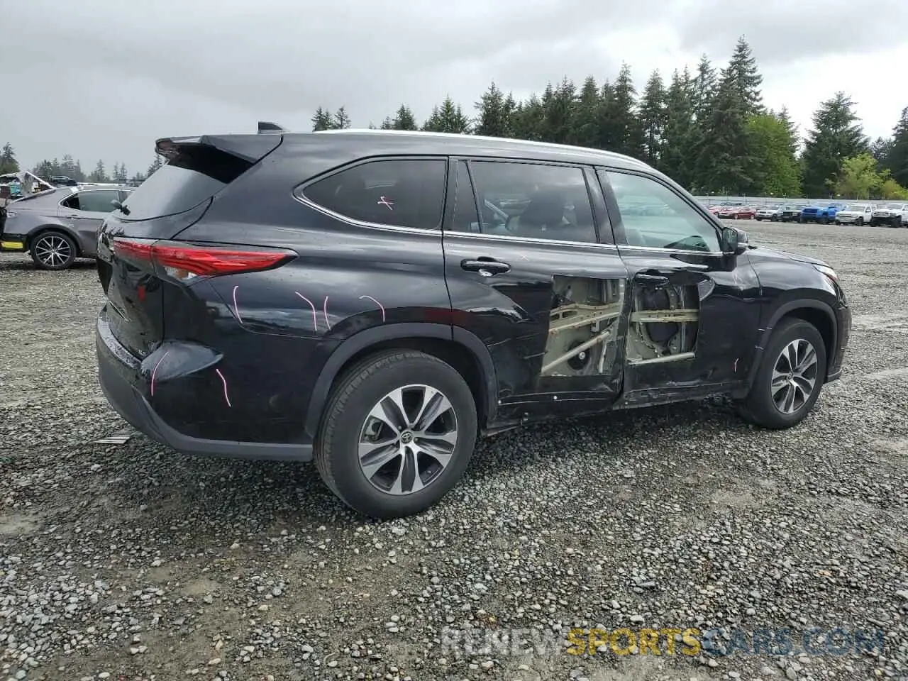 3 Photograph of a damaged car 5TDGZRAH8NS099636 TOYOTA HIGHLANDER 2022