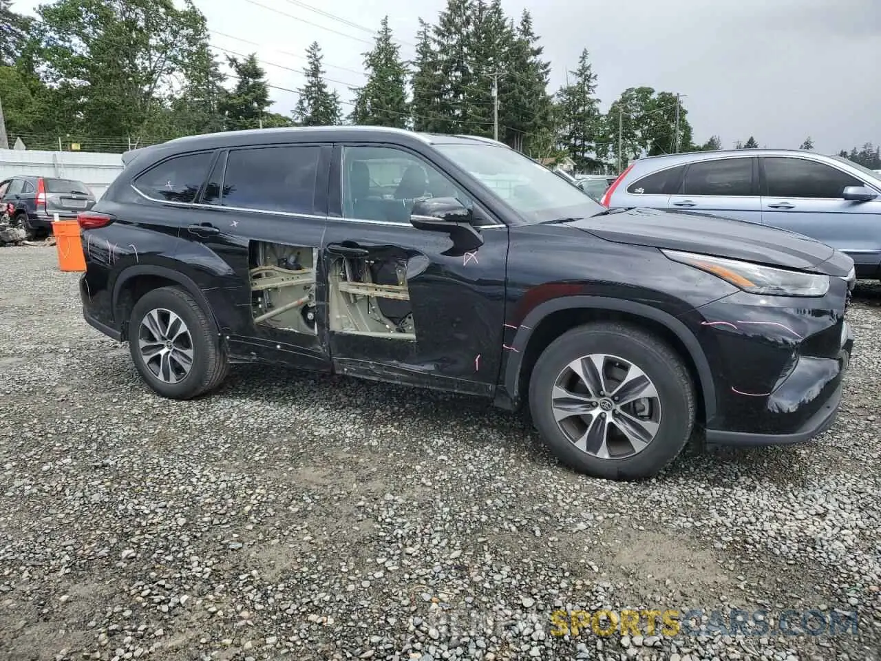 4 Photograph of a damaged car 5TDGZRAH8NS099636 TOYOTA HIGHLANDER 2022
