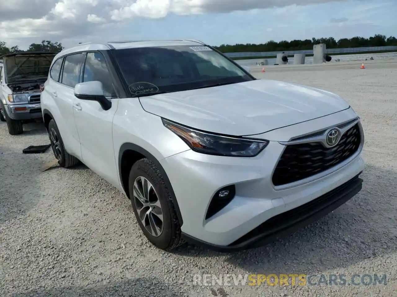 1 Photograph of a damaged car 5TDGZRAH8NS132327 TOYOTA HIGHLANDER 2022