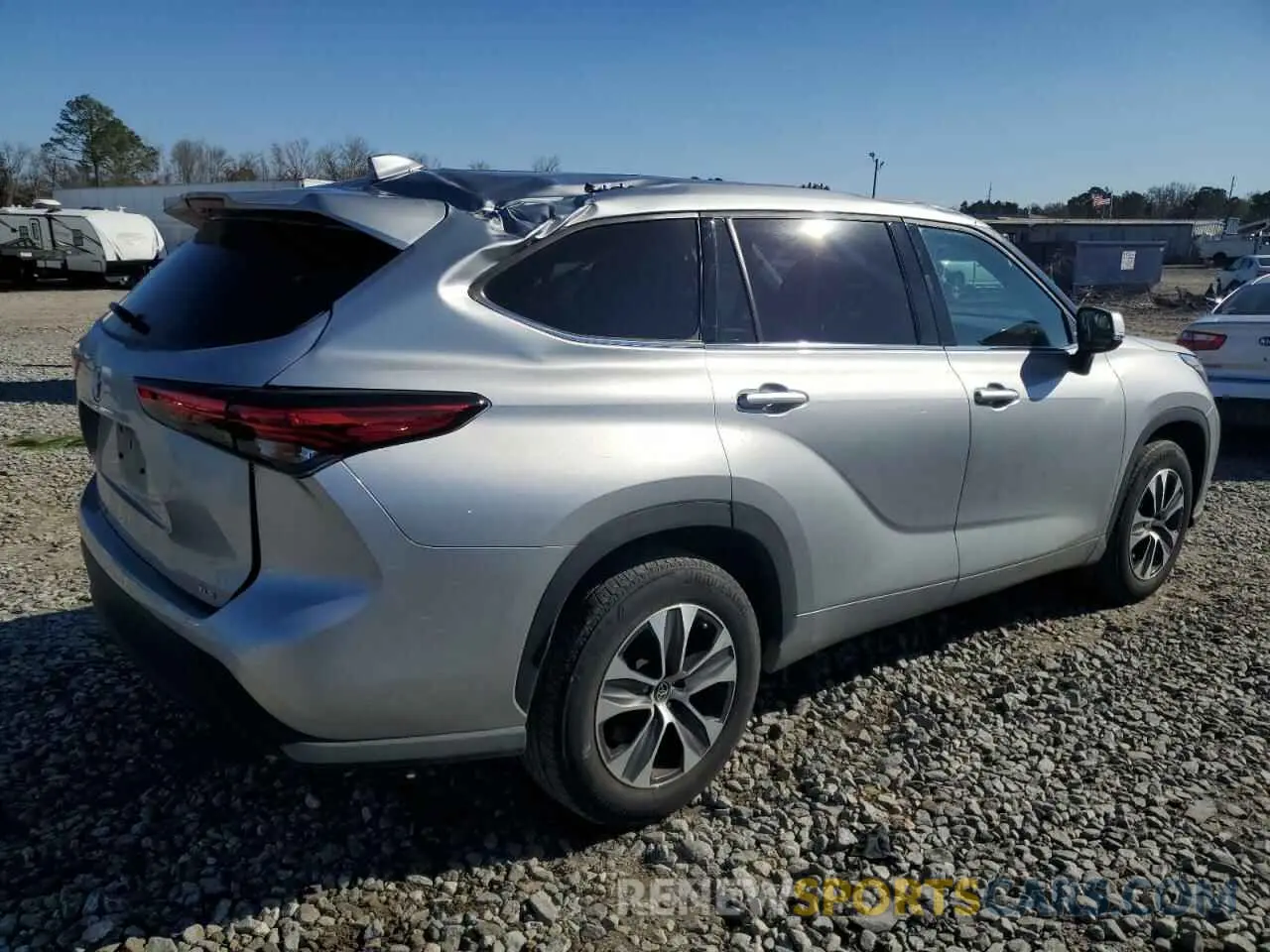 3 Photograph of a damaged car 5TDGZRAH8NS142260 TOYOTA HIGHLANDER 2022