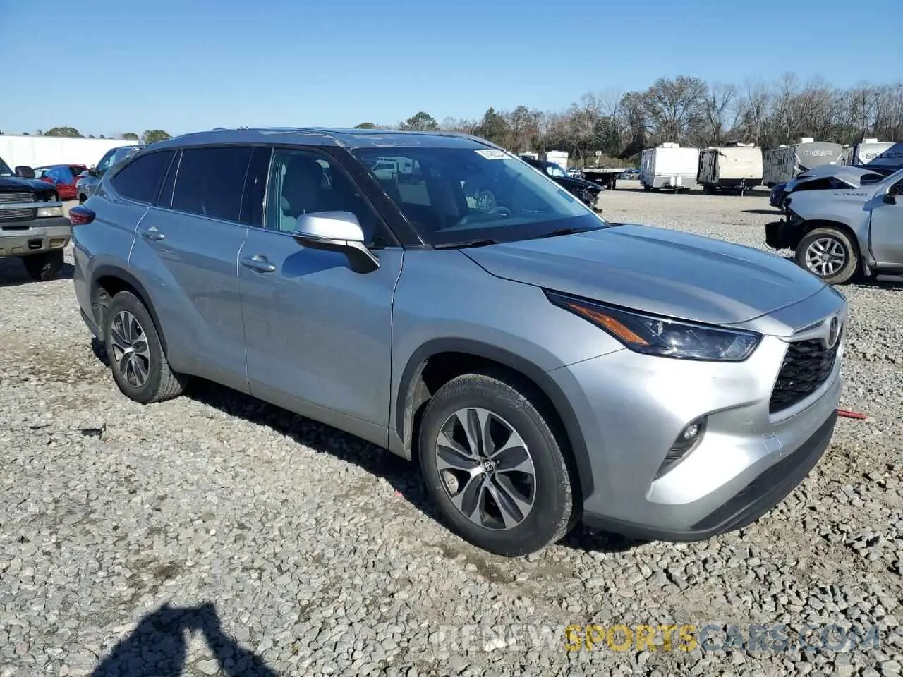 4 Photograph of a damaged car 5TDGZRAH8NS142260 TOYOTA HIGHLANDER 2022
