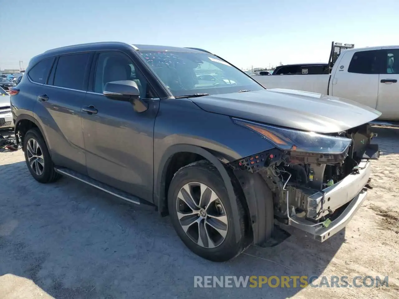 4 Photograph of a damaged car 5TDGZRAH8NS557577 TOYOTA HIGHLANDER 2022