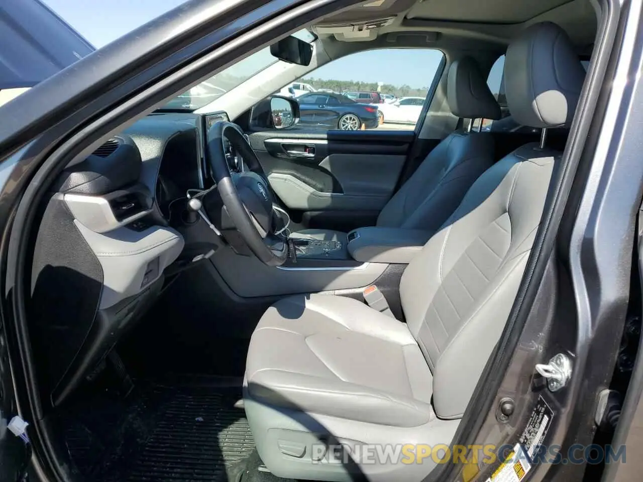 7 Photograph of a damaged car 5TDGZRAH8NS557577 TOYOTA HIGHLANDER 2022