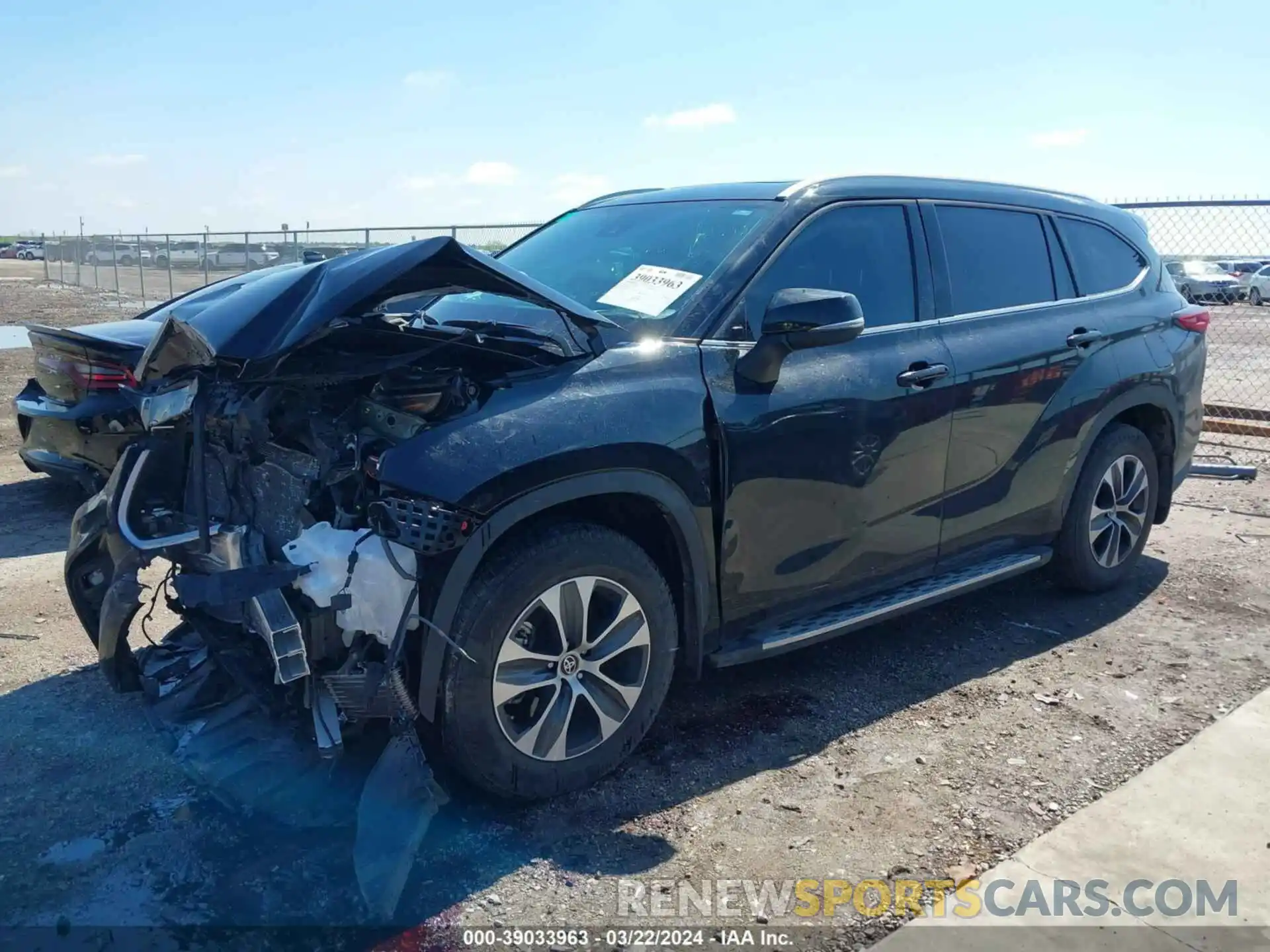 2 Photograph of a damaged car 5TDGZRAH8NS559944 TOYOTA HIGHLANDER 2022